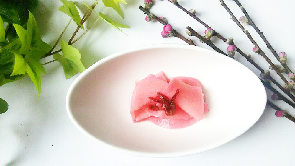 お花見にピッタリ!きれいな桜色のお漬物レシピ<br>大根のハイビスカス千枚漬け