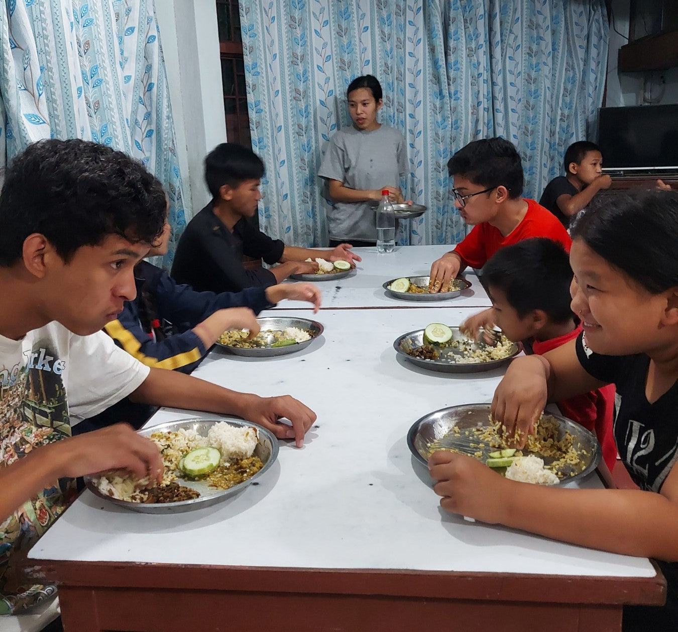 ネパールの児童養護施設からの巣立ちを支えて<br>~寄付つきのお買いもの『Walk with Nepal』プロジェクト~