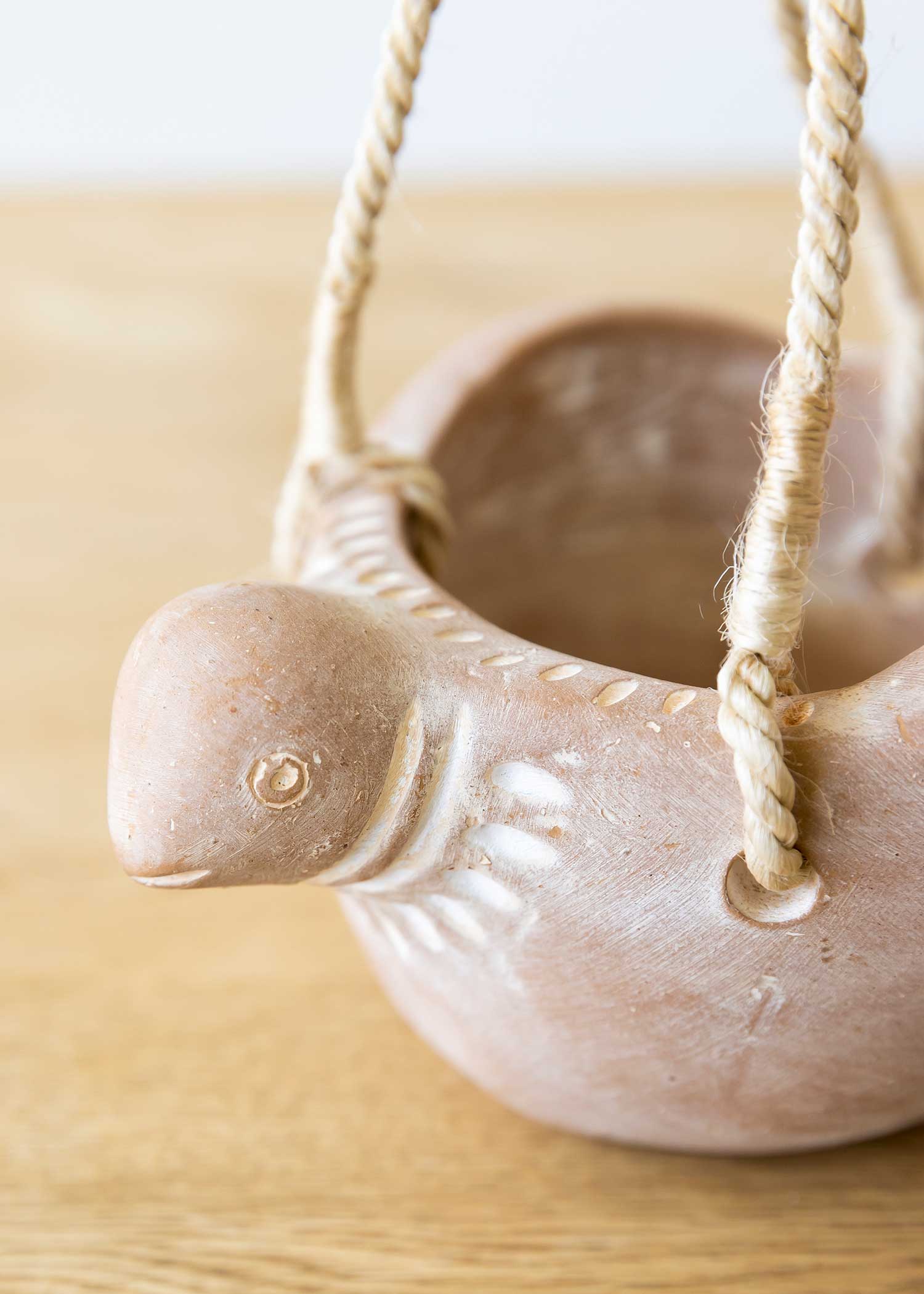 バード・ハンギングテラコッタ小物入れ