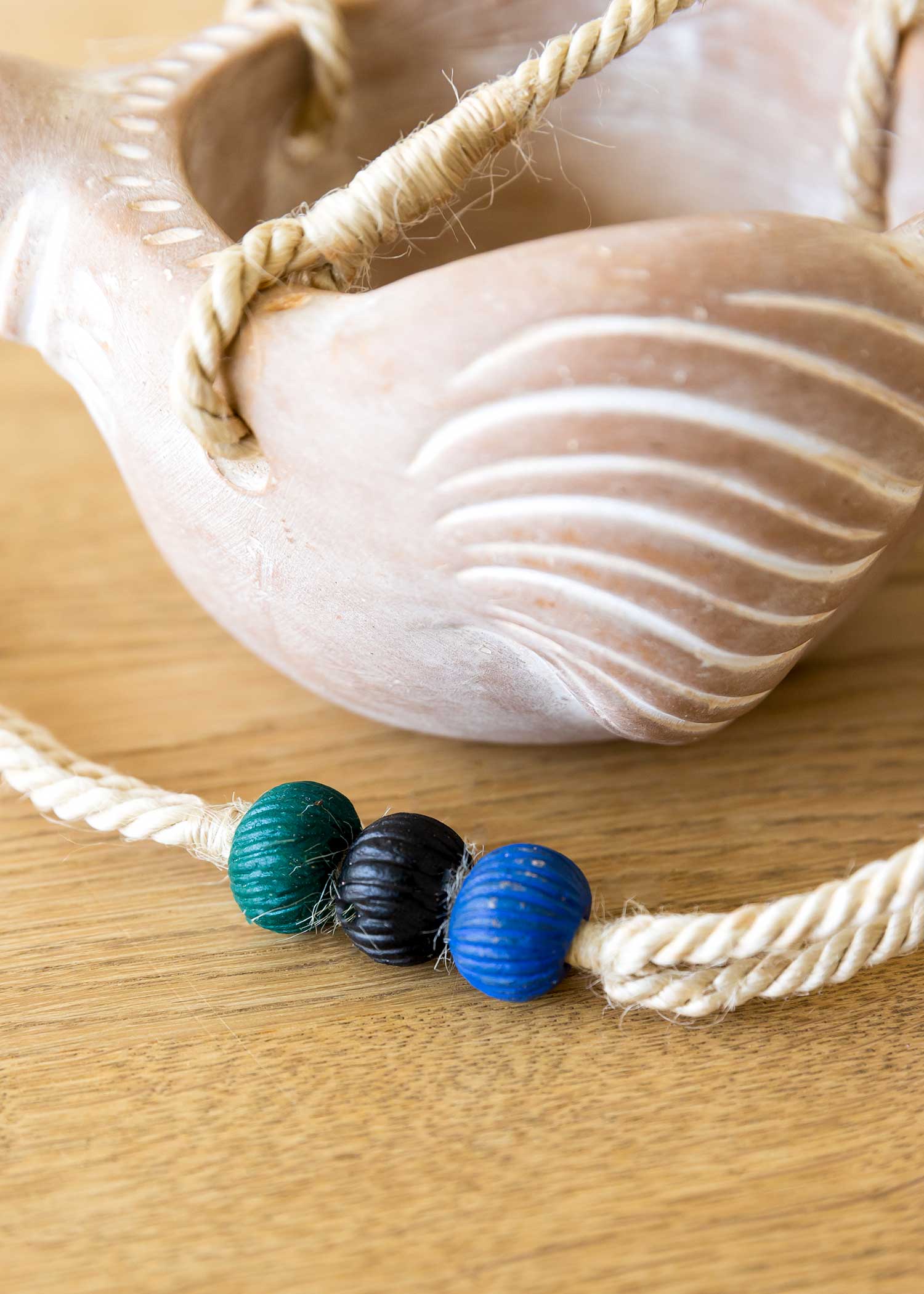 バード・ハンギングテラコッタ小物入れ