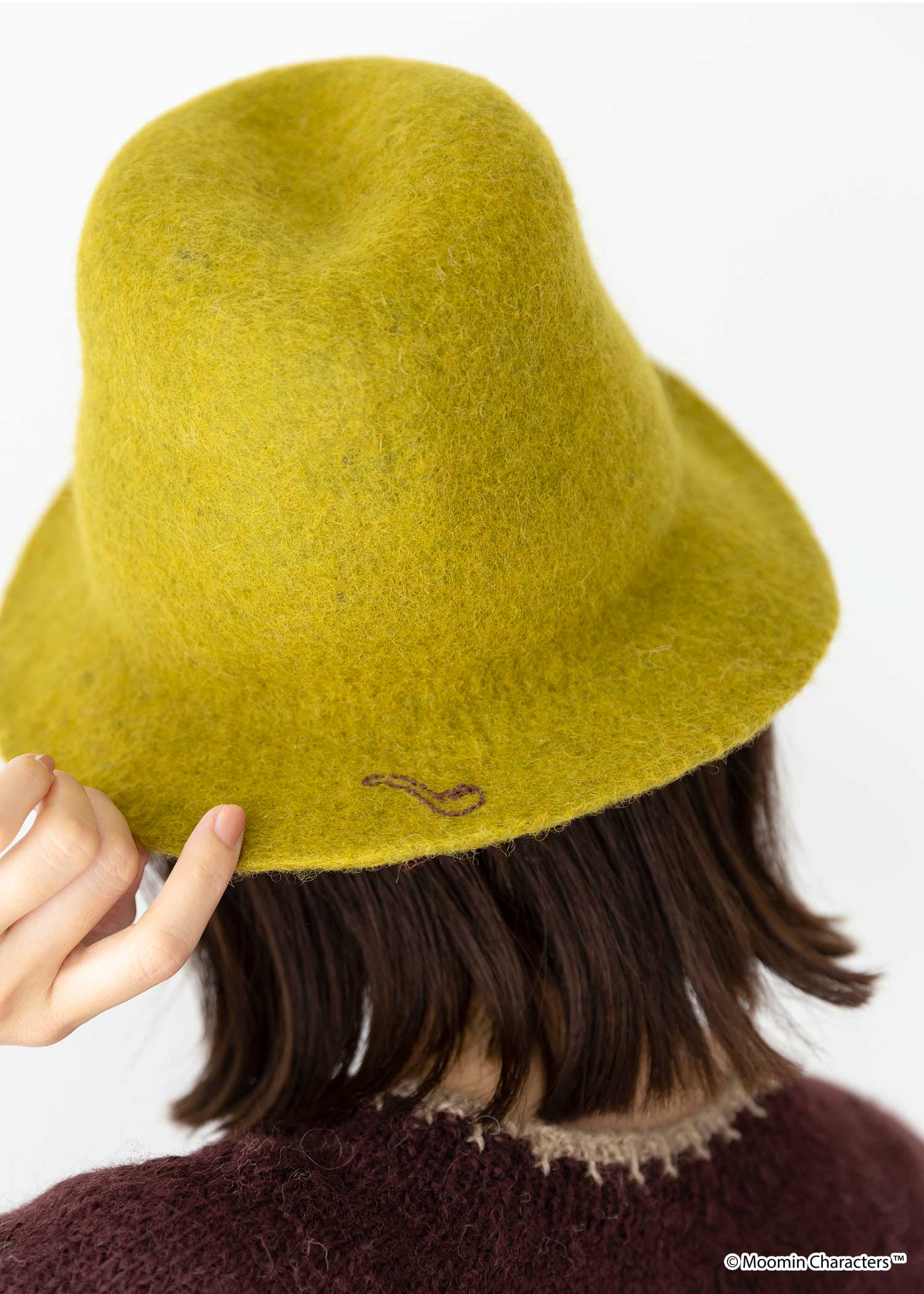 ムーミン 手刺繍スナフキンのフェルトハット・フラワーモチーフつき