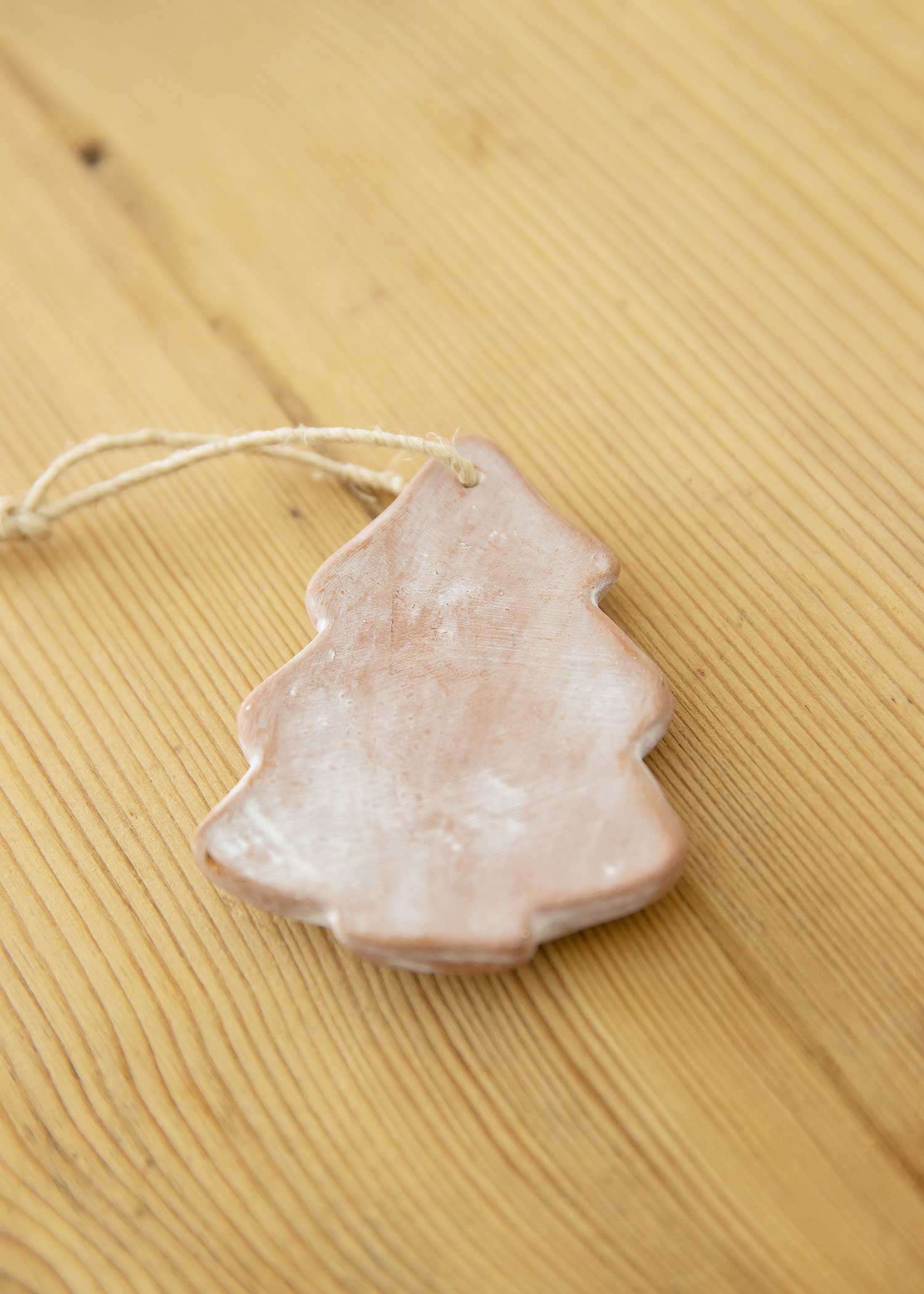 テラコッタのオーナメント ツリー