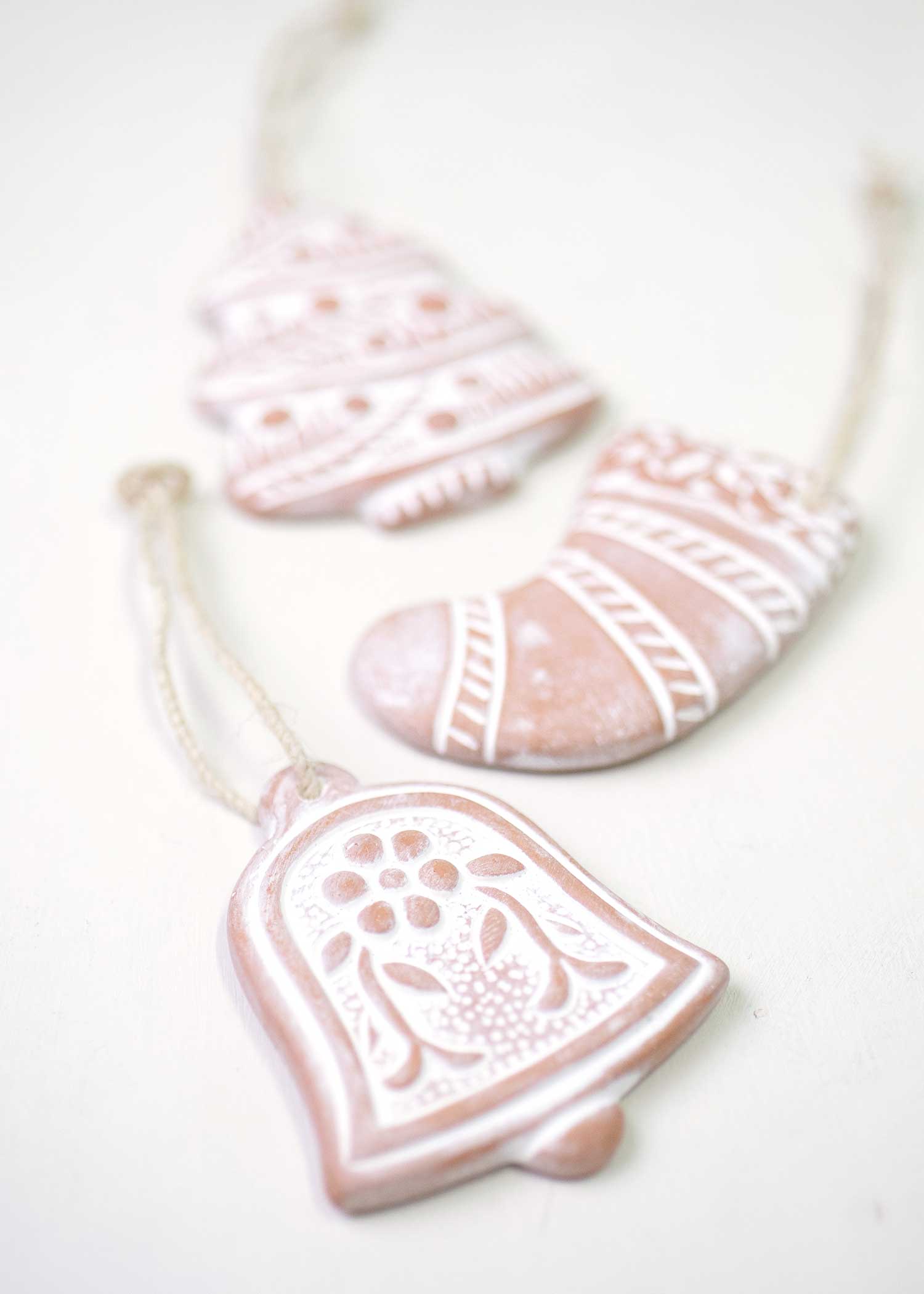 テラコッタのオーナメント ベル