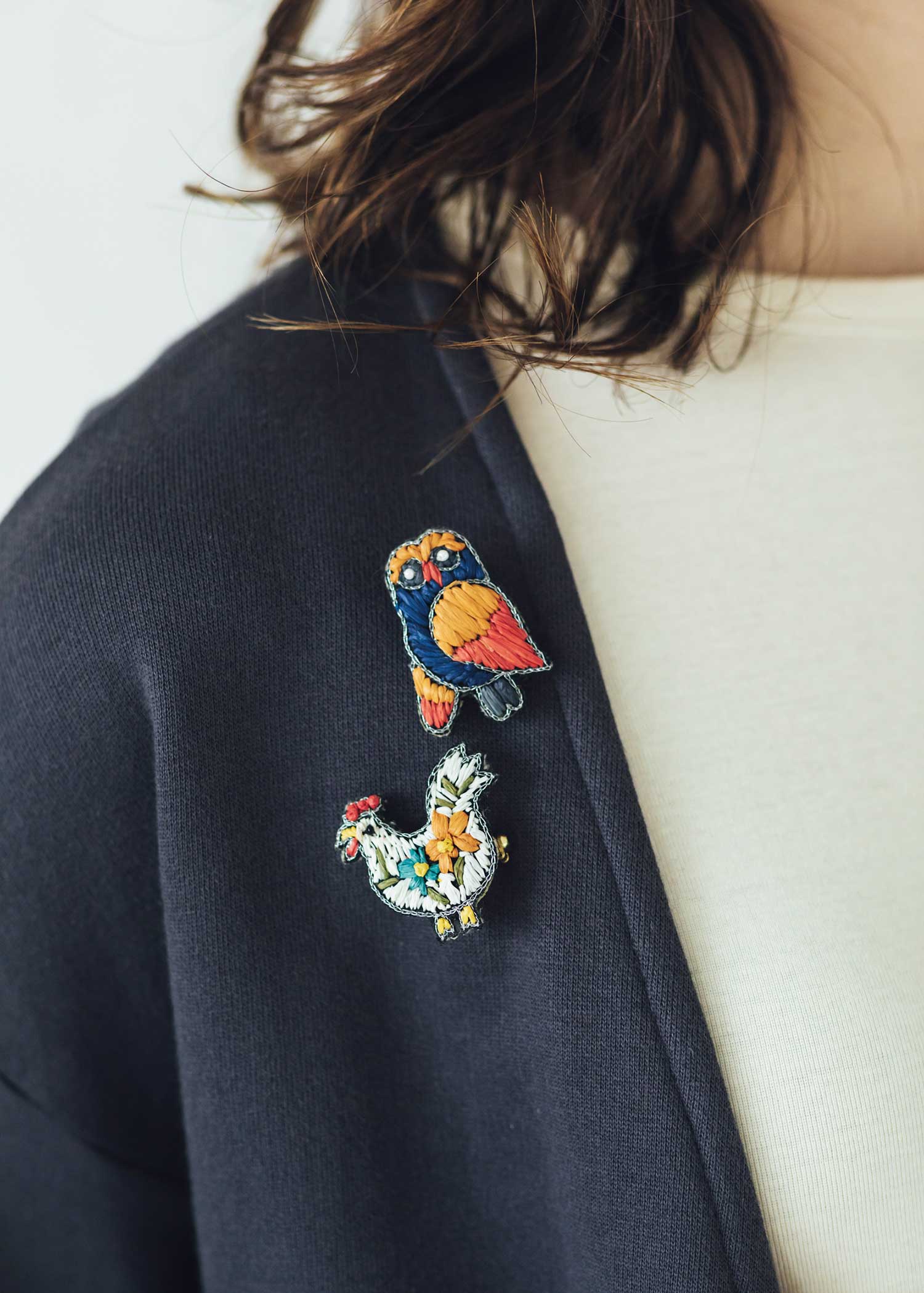 手刺繍バードブローチ