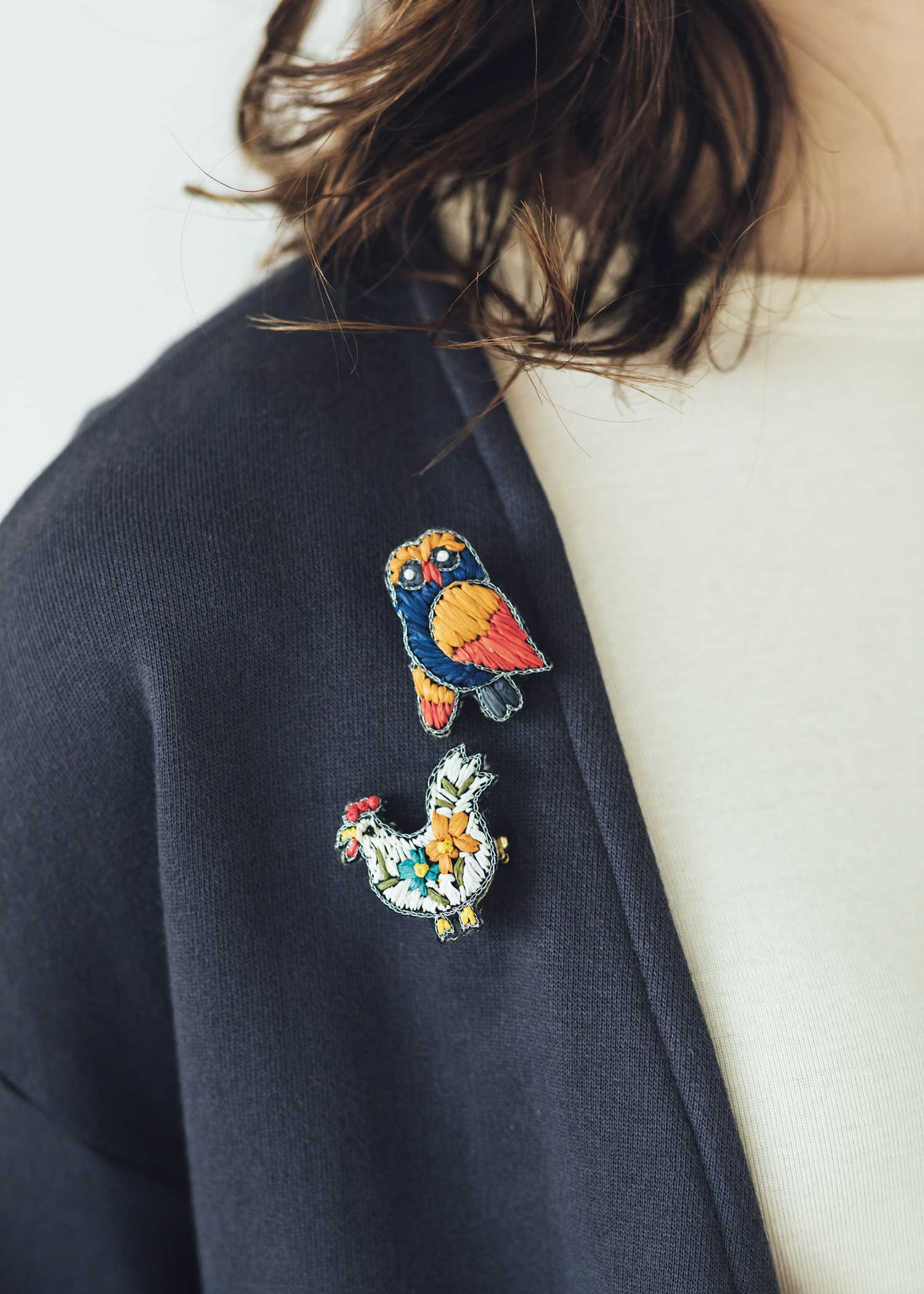 手刺繍バードブローチ