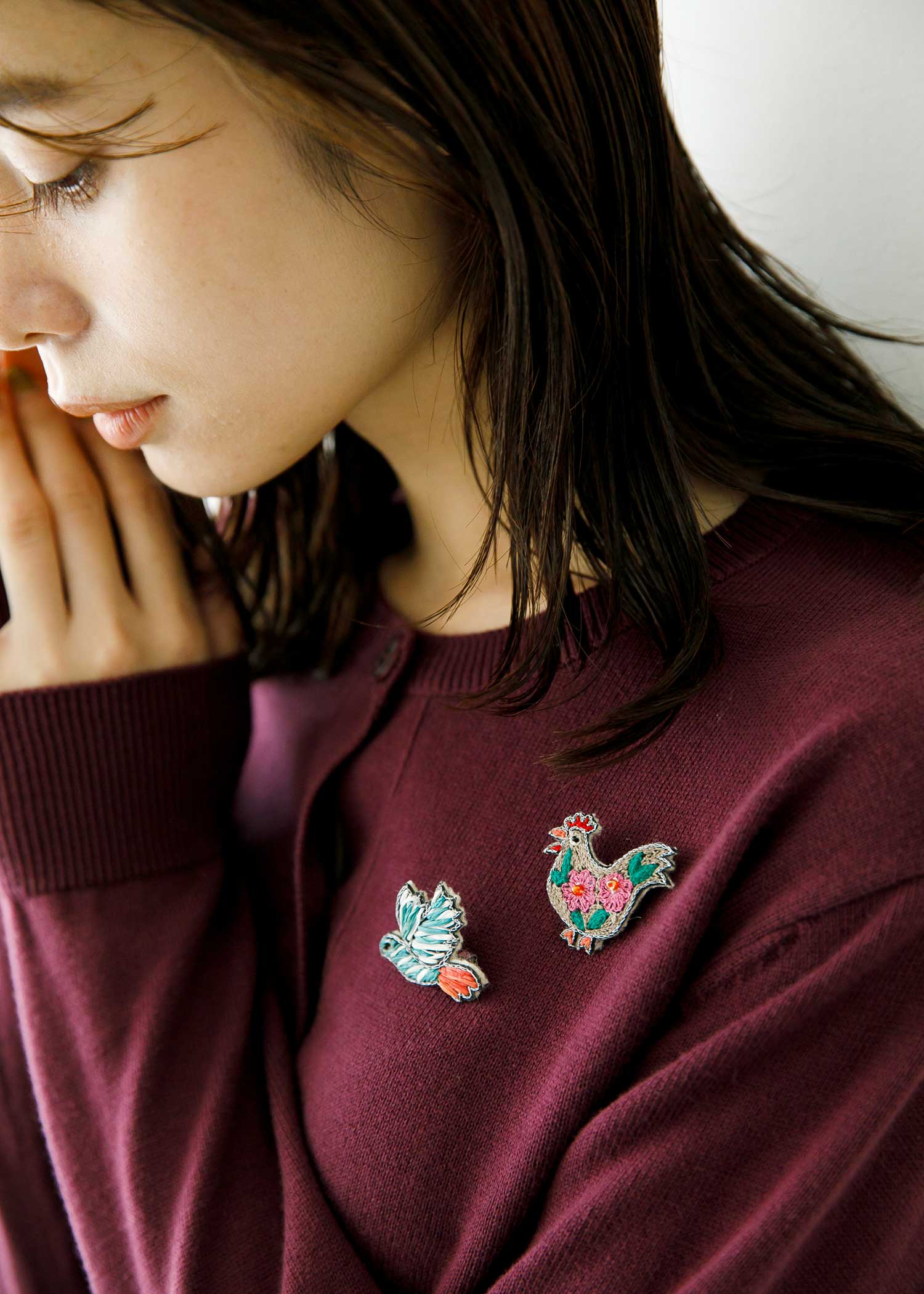 手刺繍バードブローチ