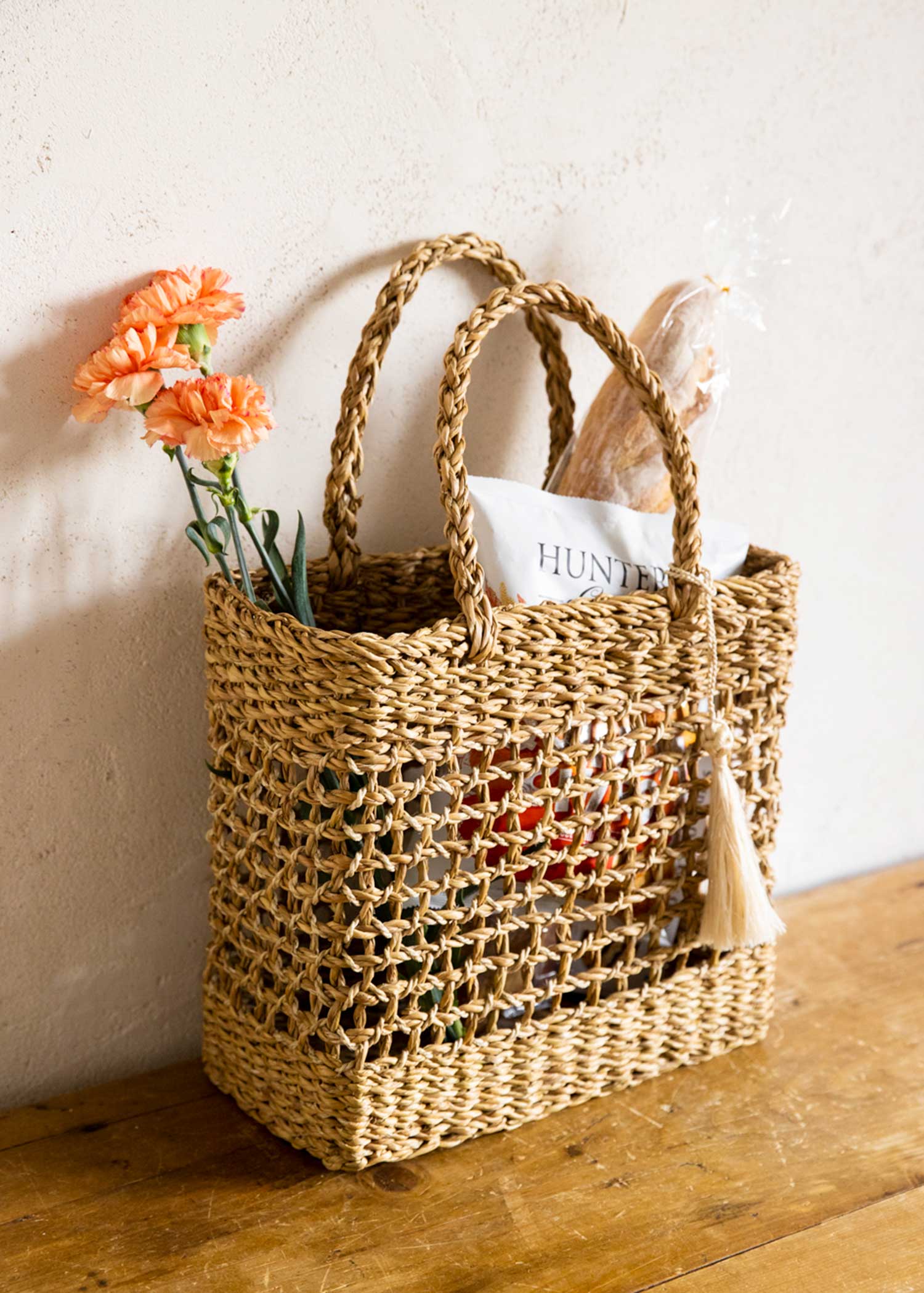 ホグラのジュートタッセルつきかごバッグ スクエア