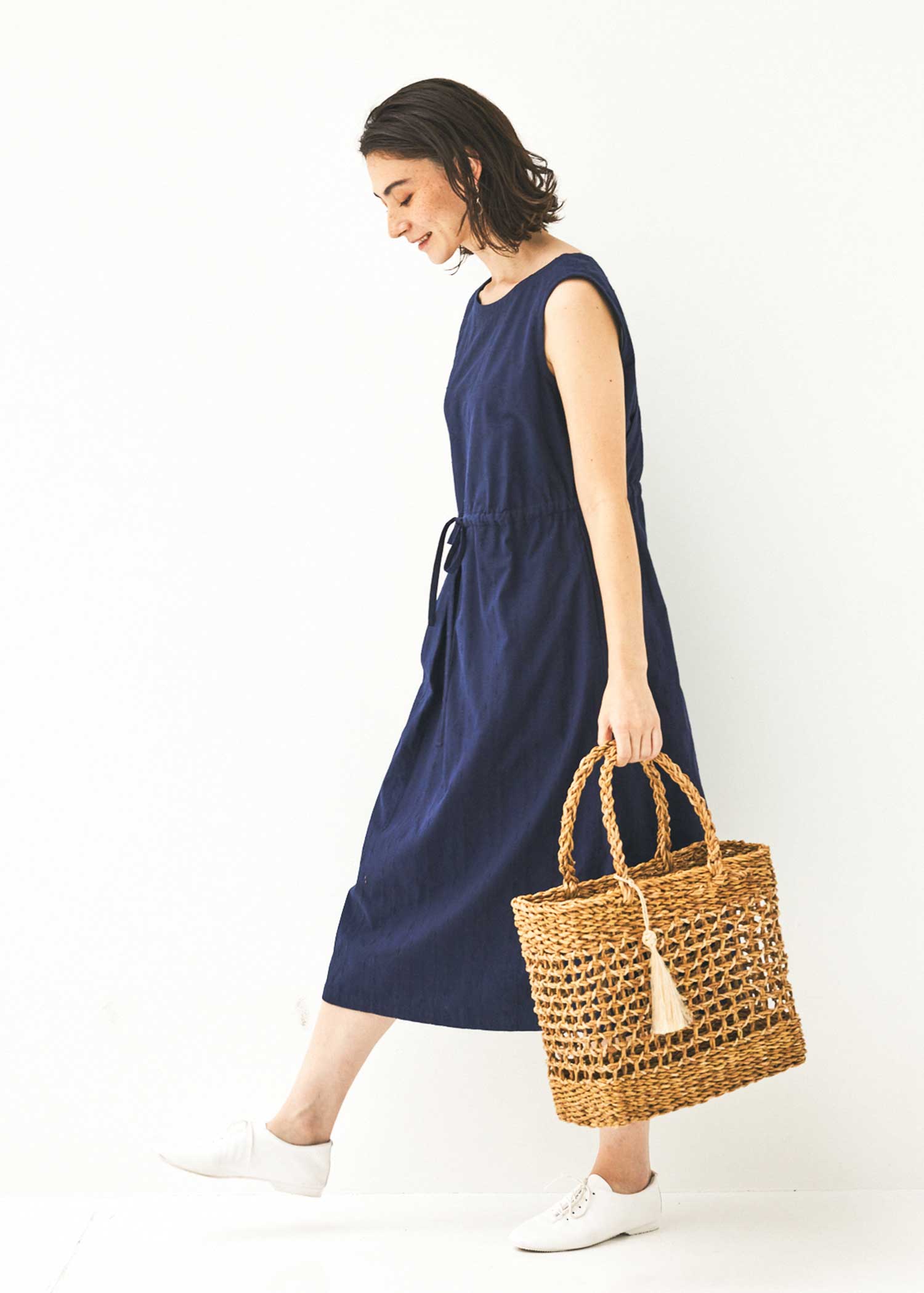 ホグラのジュートタッセルつきかごバッグ スクエア