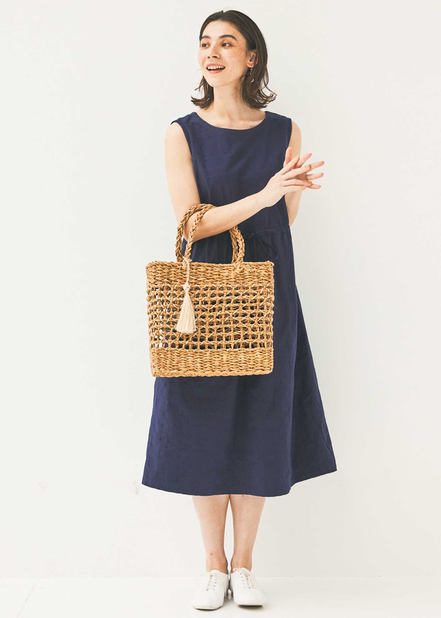 ホグラのジュートタッセルつきかごバッグ スクエア