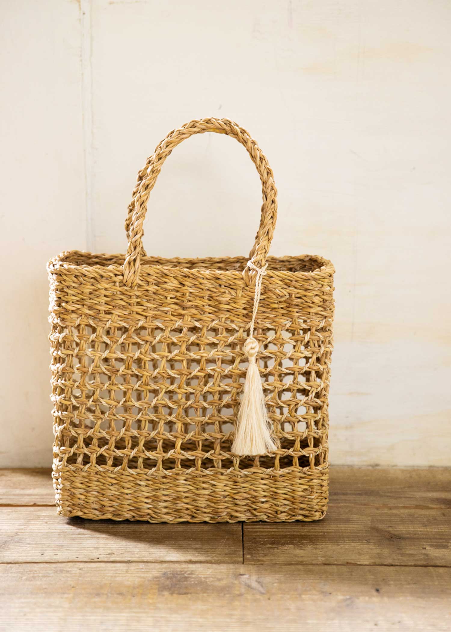 ホグラのジュートタッセルつきかごバッグ スクエア
