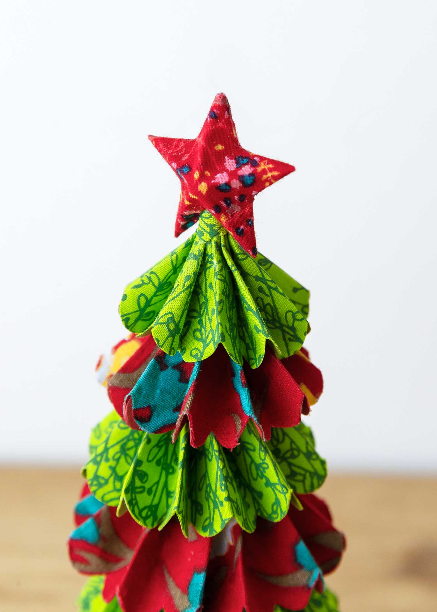 手漉き紙のクリスマスツリー