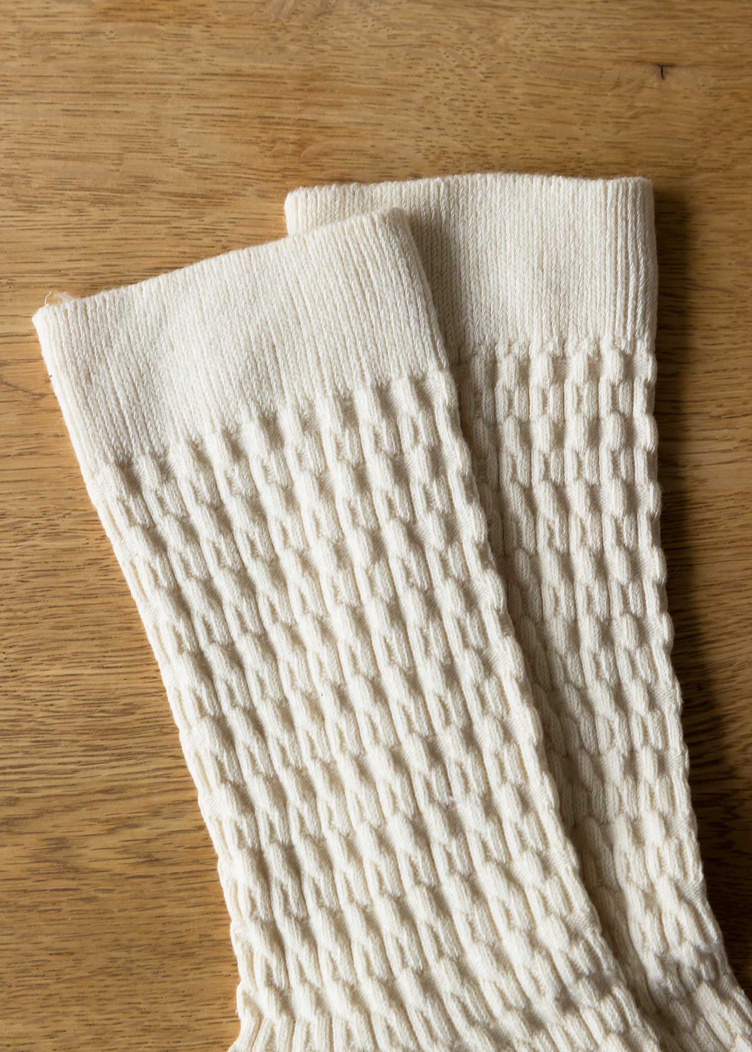 オーガニックコットンケーブル編みソックス