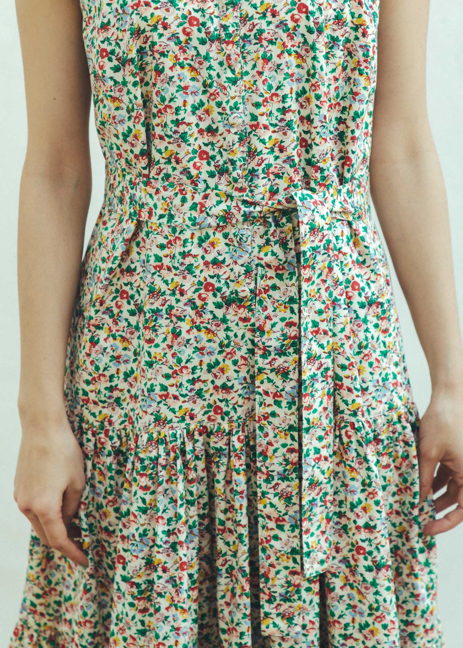 V&Aオーガニックコットンサテンフリルドレス