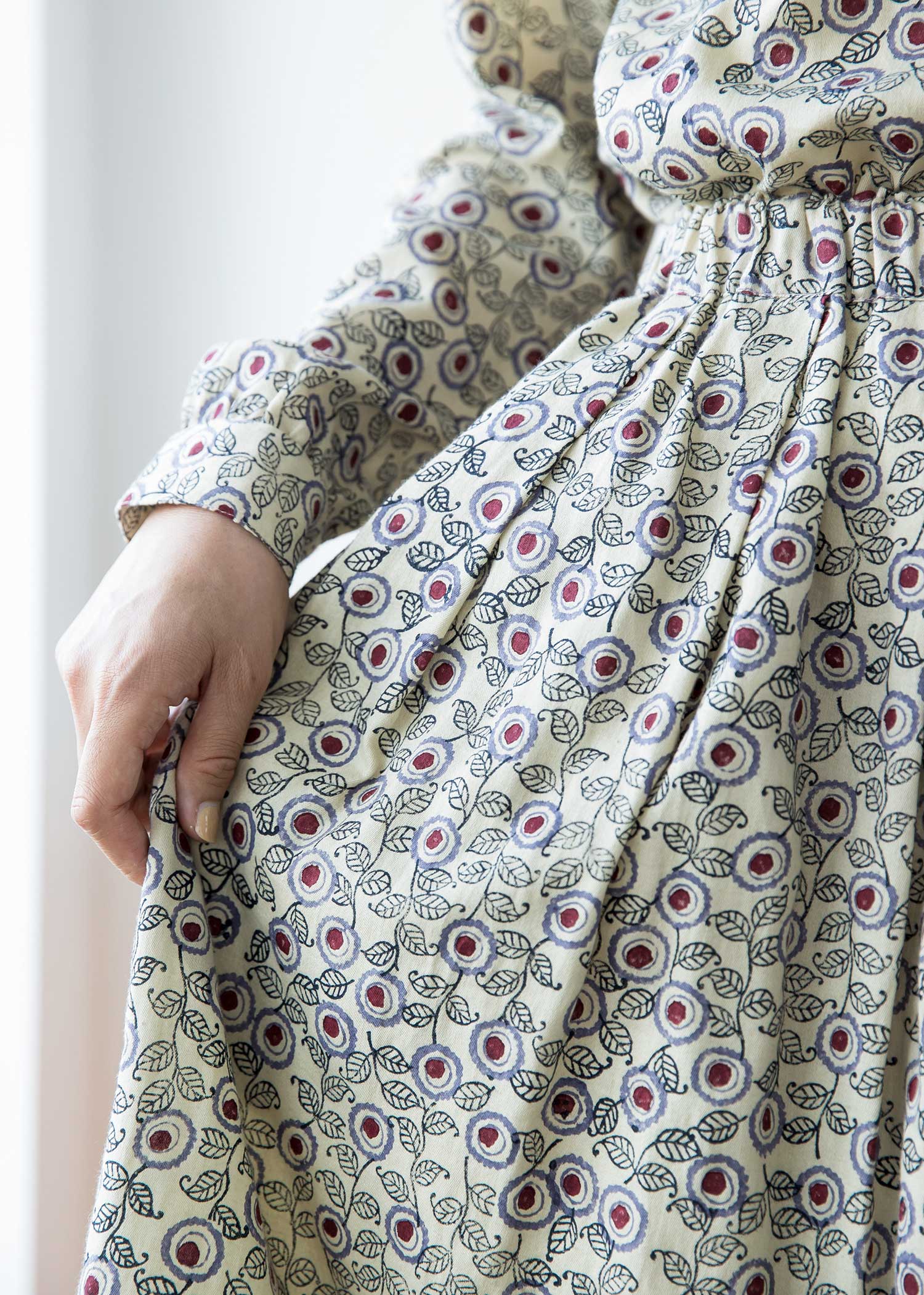 V&Aブロックプリントコットンサテンタックスカート