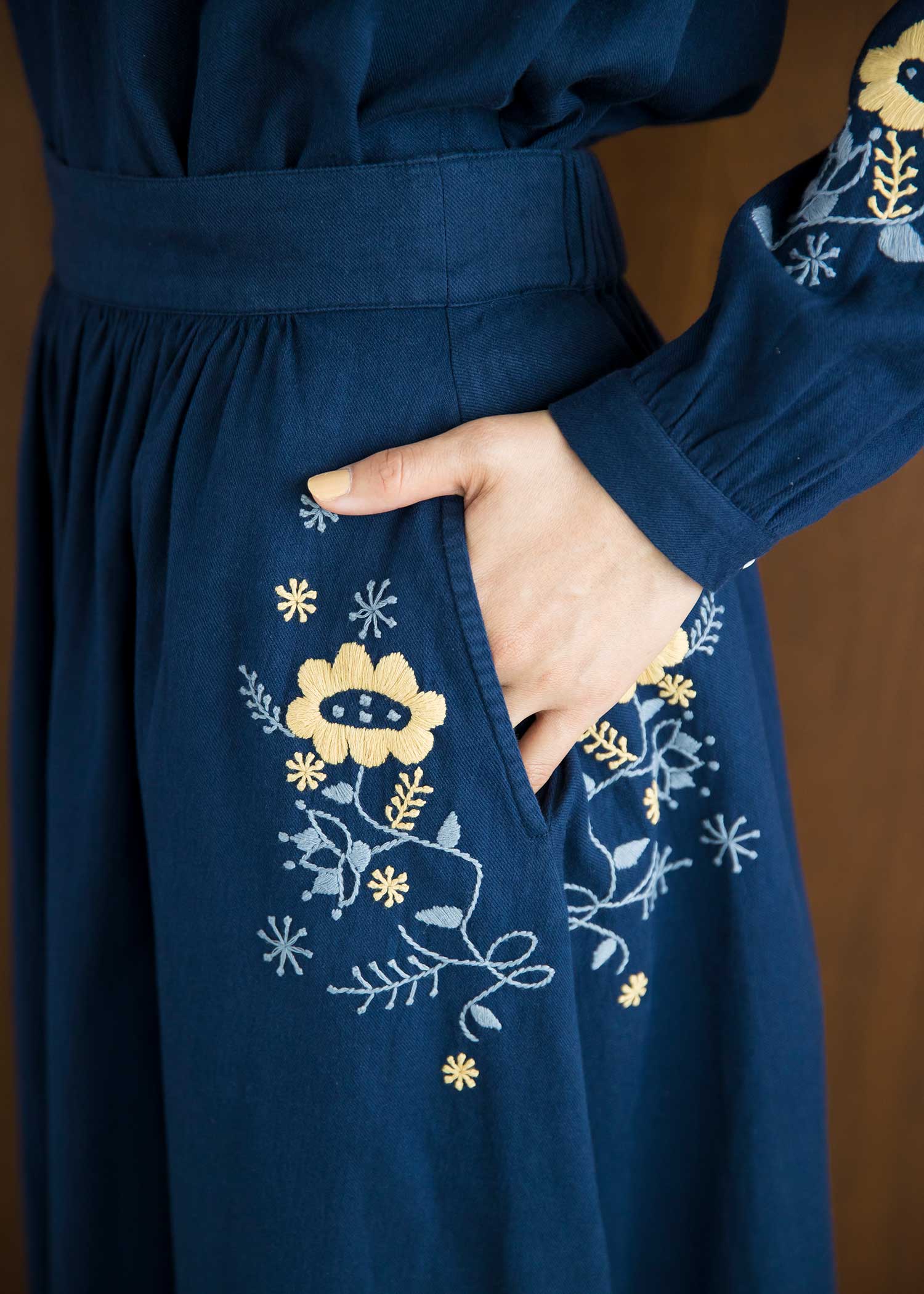 手織りオーガニックコットンフラワー手刺繍フレアスカート