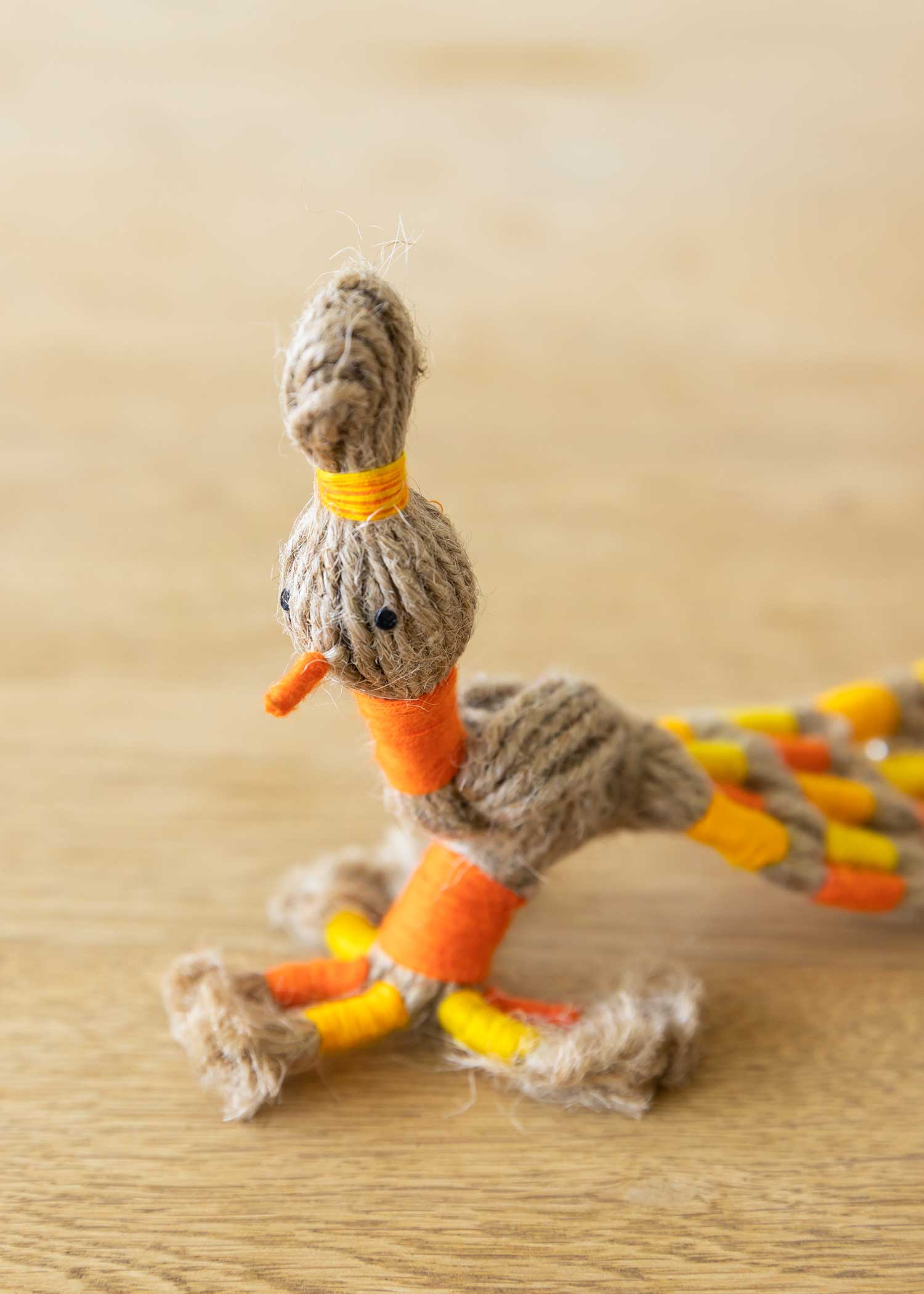 ジュートのカラフルクジャク