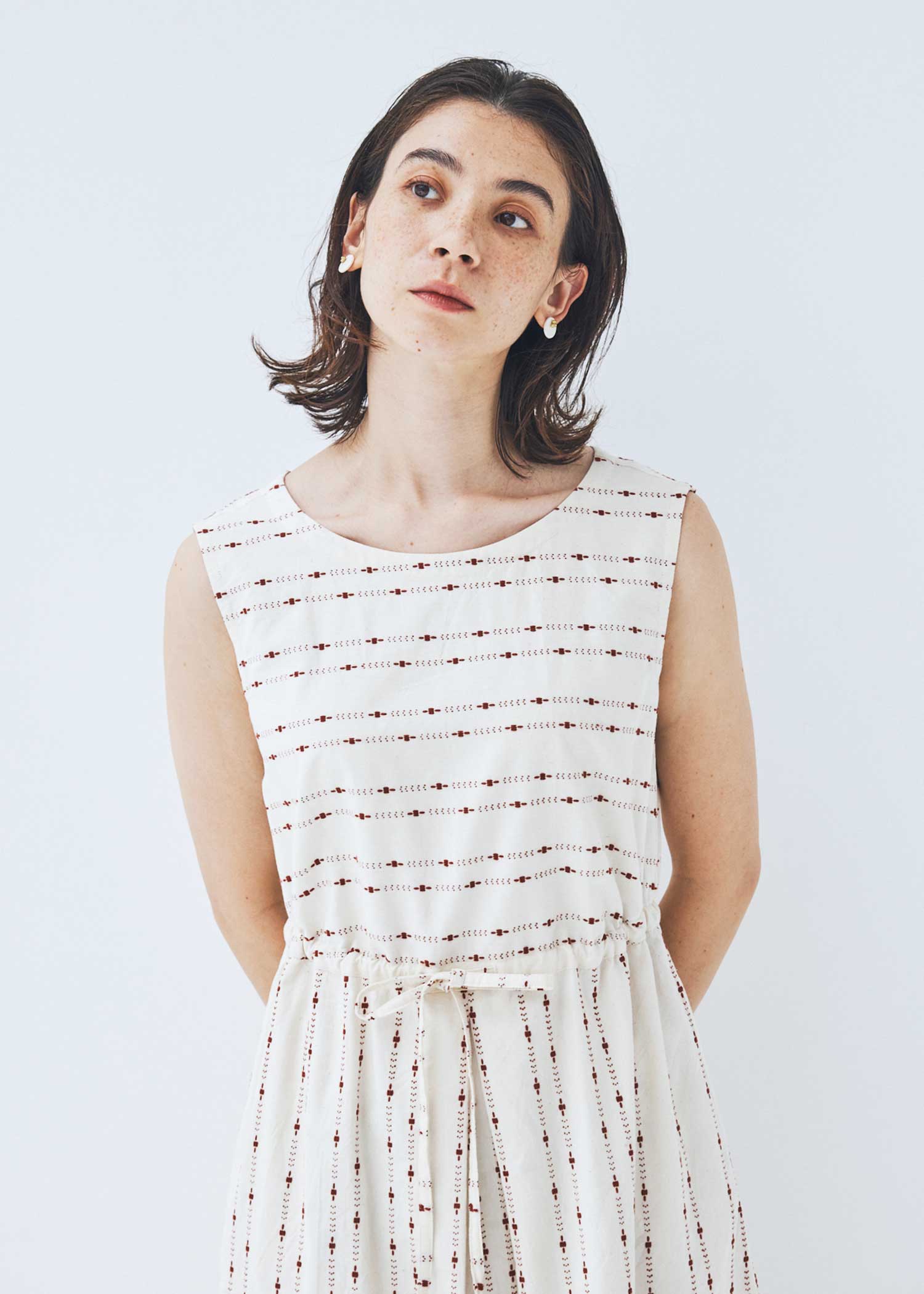 手織りドビーノースリーブワンピース ・生成り