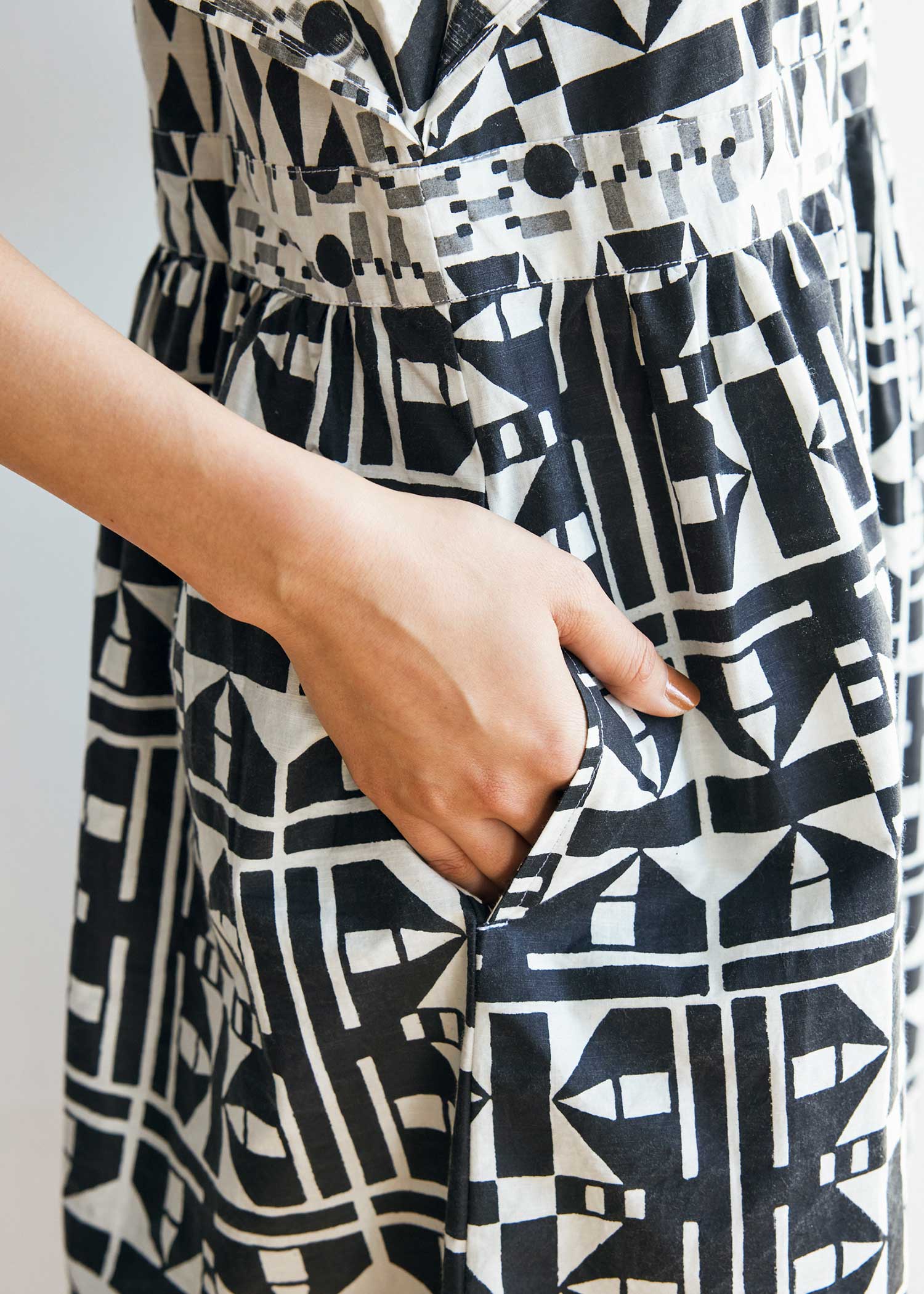 コットンスラブジオメトリック柄ブロッキングワンピース