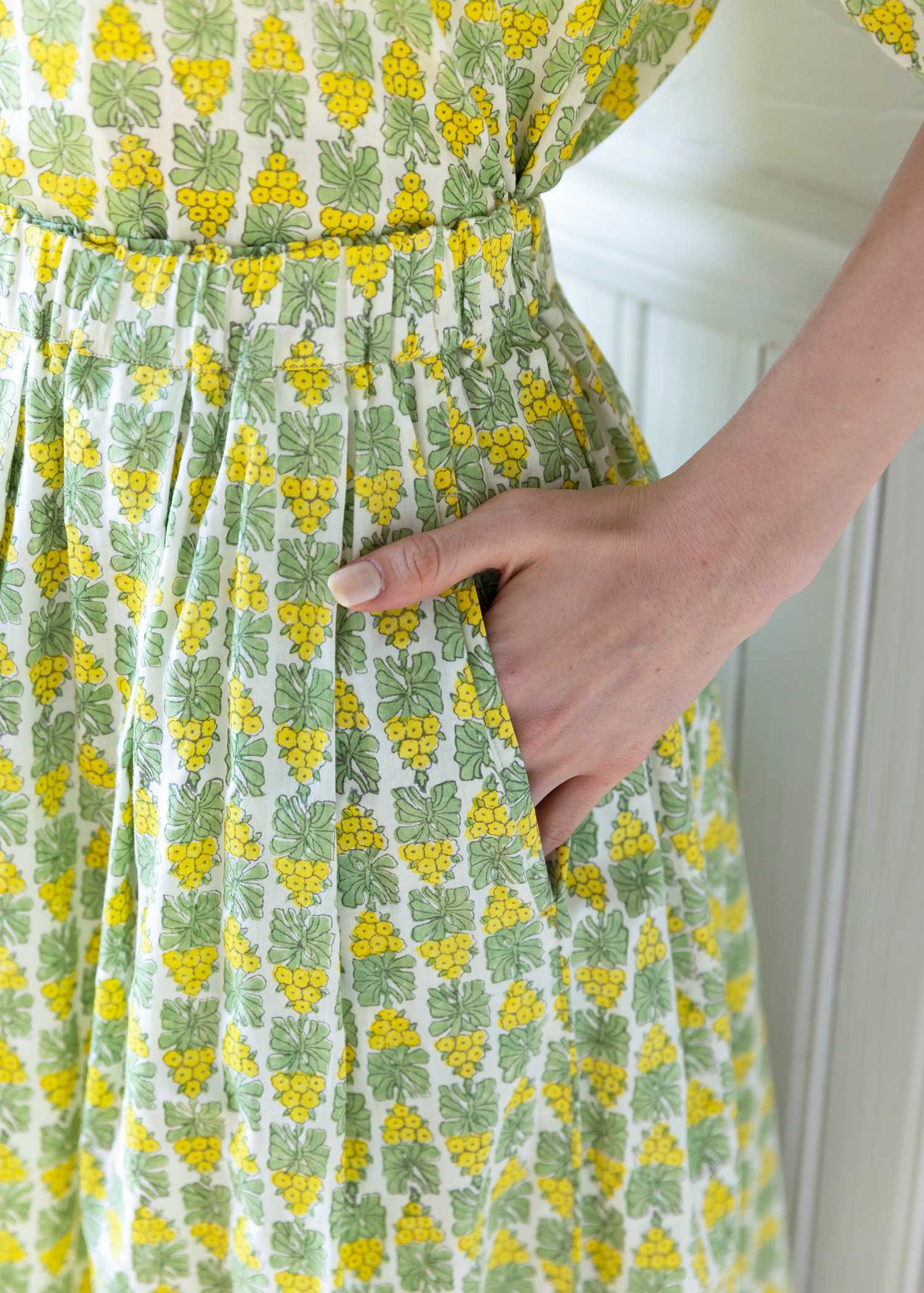 V&A ブロックプリントコットンサテンタックスカート