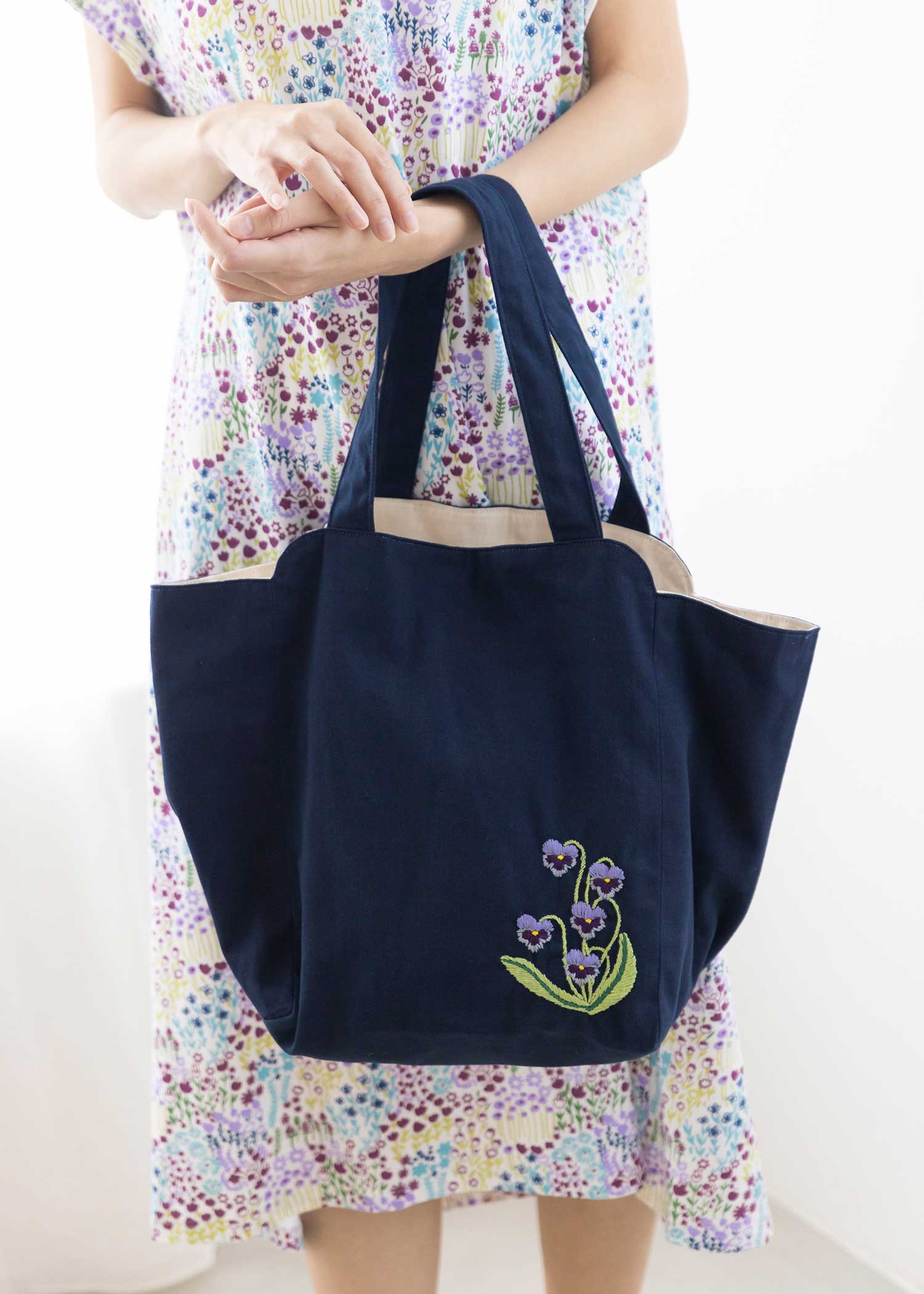 手刺繍アジャスタブルバッグ