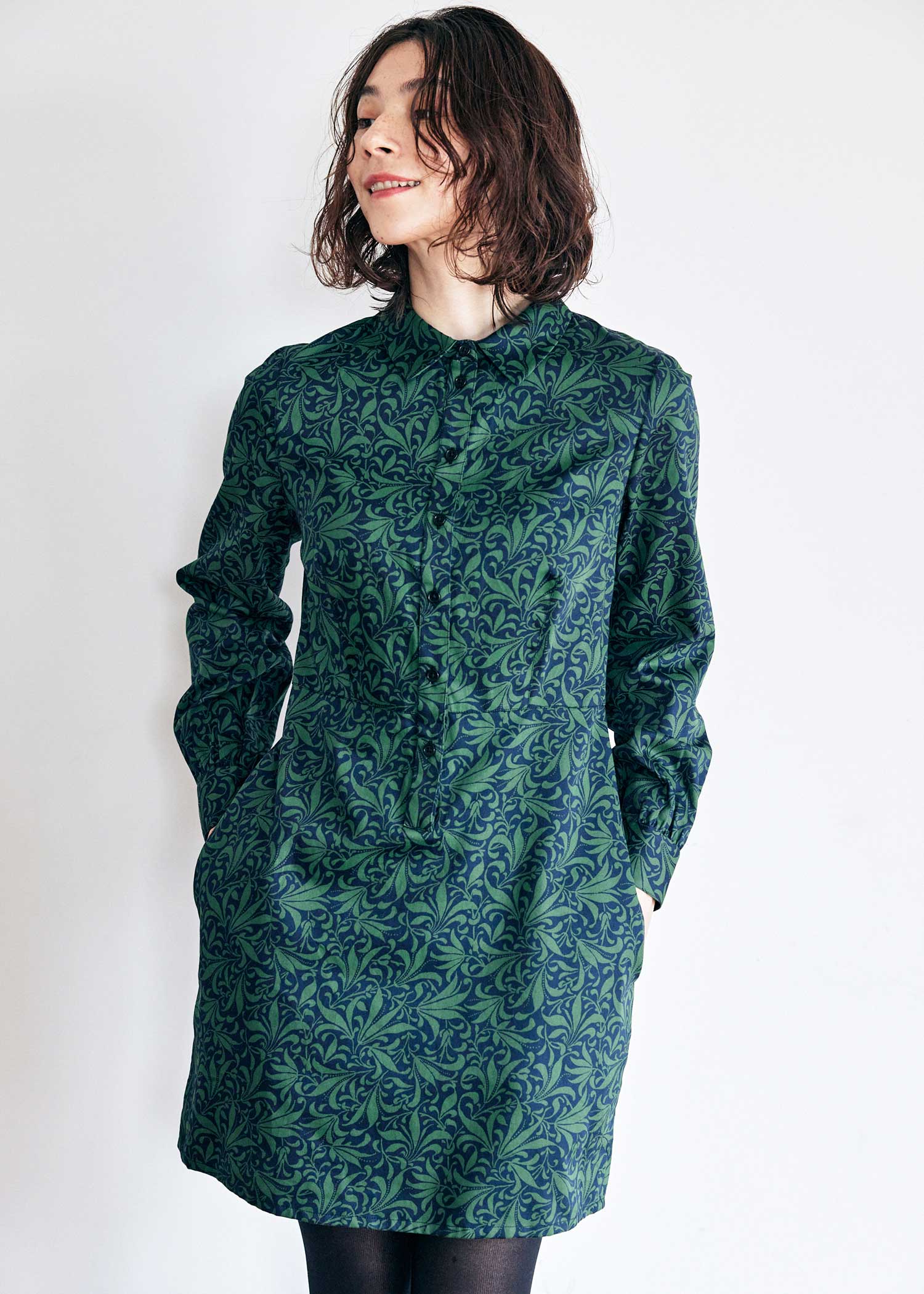 V&A オーガニックコットンリーフ柄ミニシャツワンピース