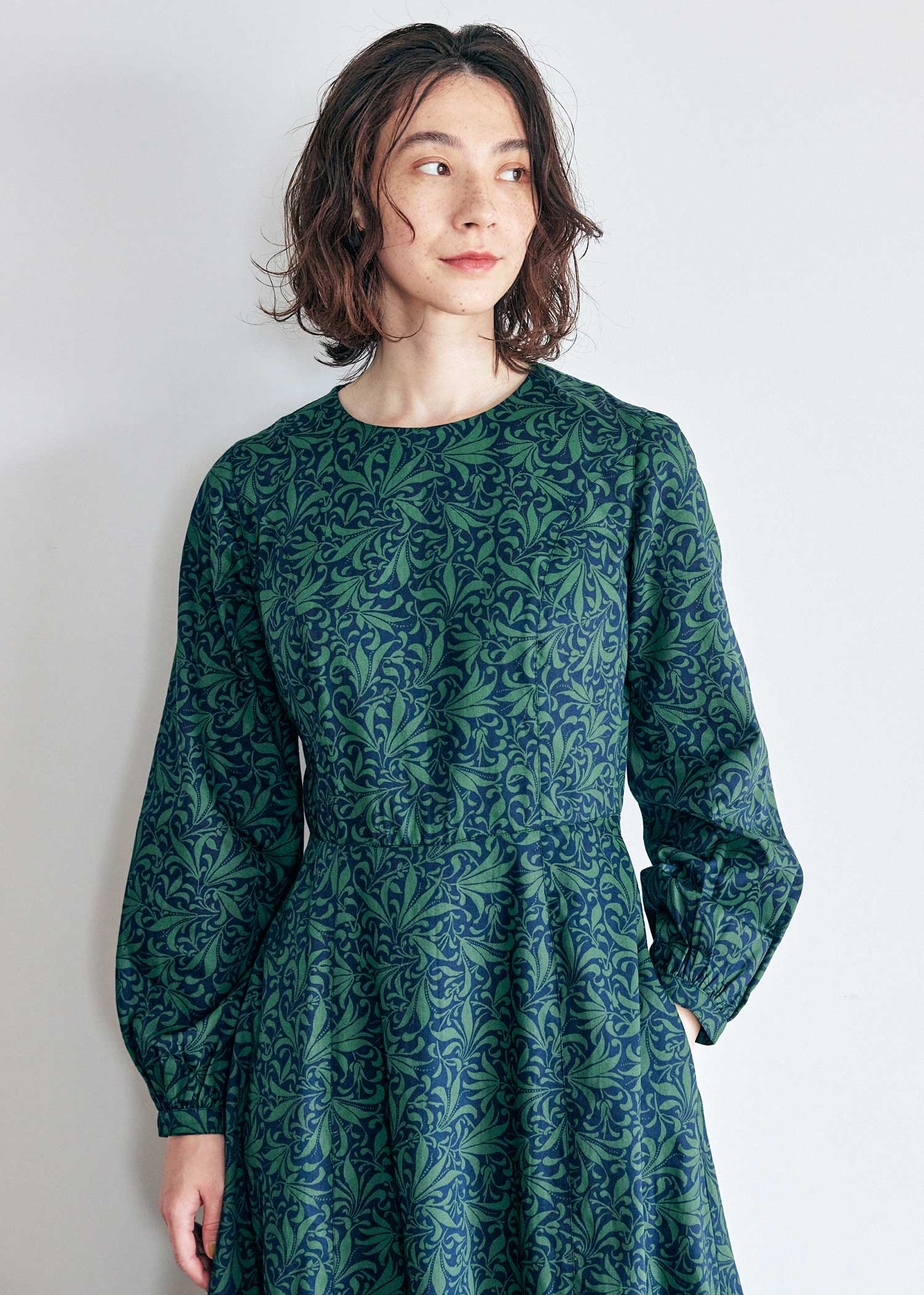 V&A オーガニックコットンリーフ柄ワンピース