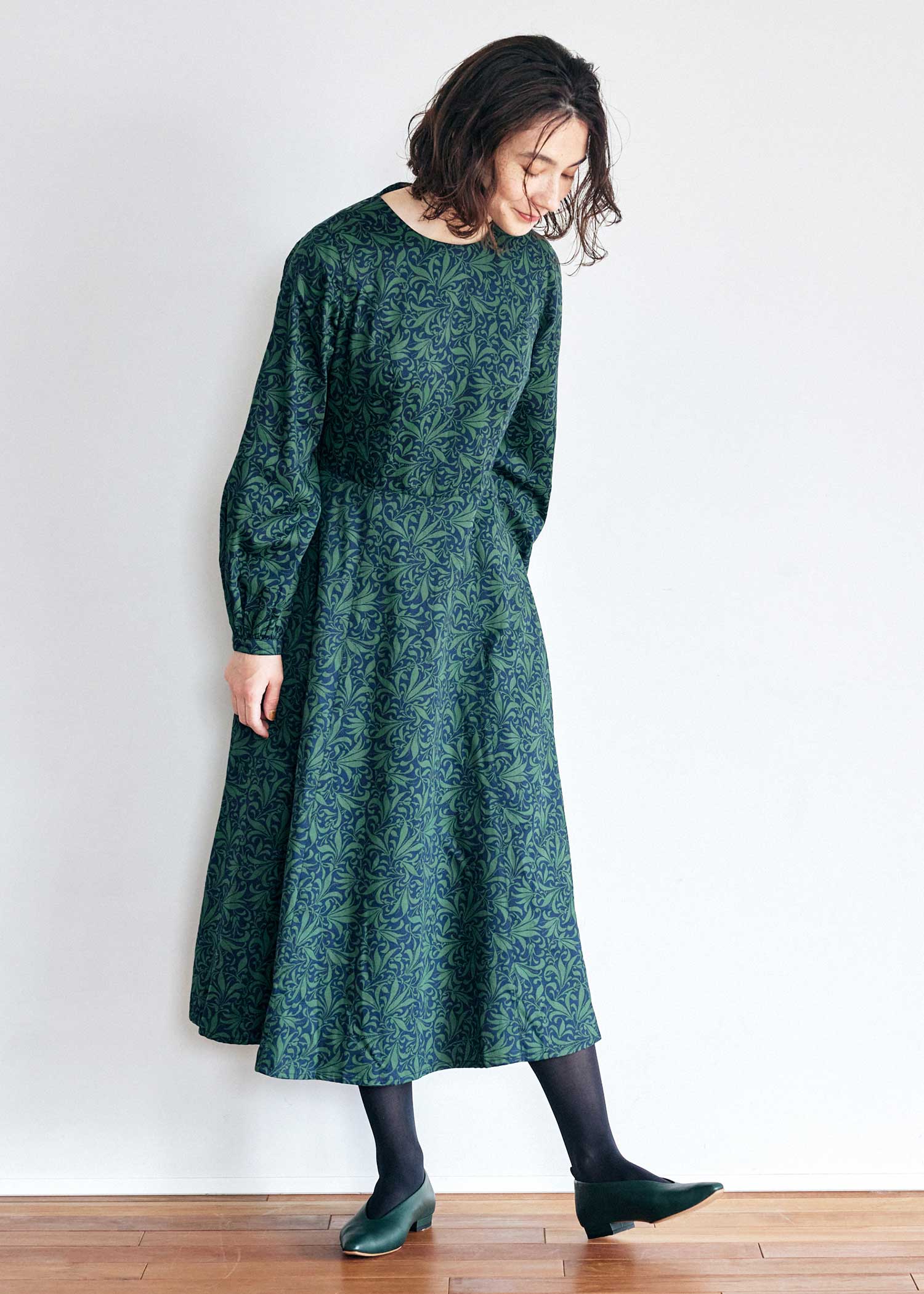 V&A オーガニックコットンリーフ柄ワンピース