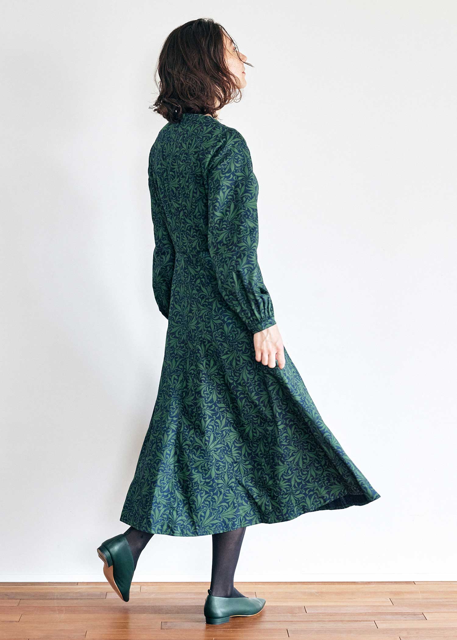 V&A オーガニックコットンリーフ柄ワンピース