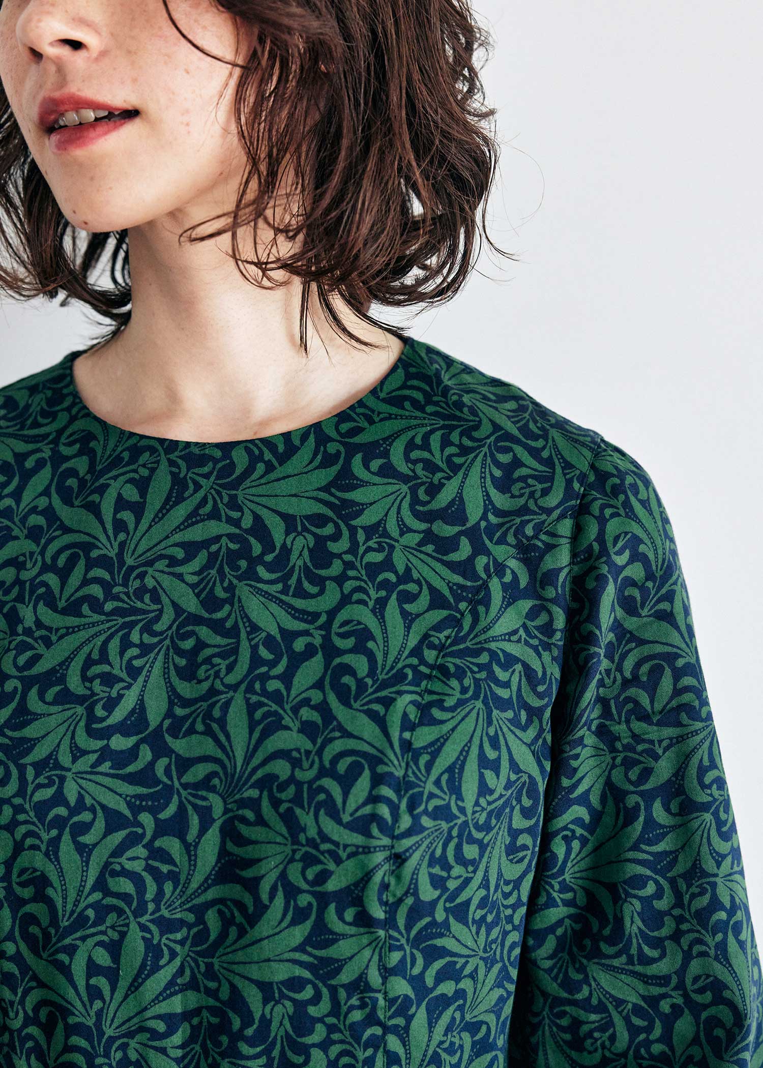 V&A オーガニックコットンリーフ柄ワンピース