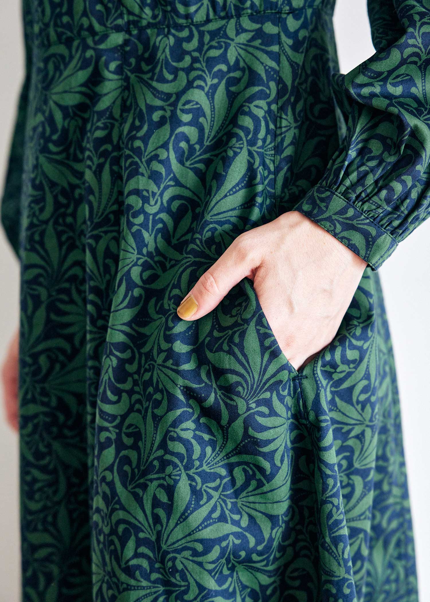 V&A オーガニックコットンリーフ柄ワンピース