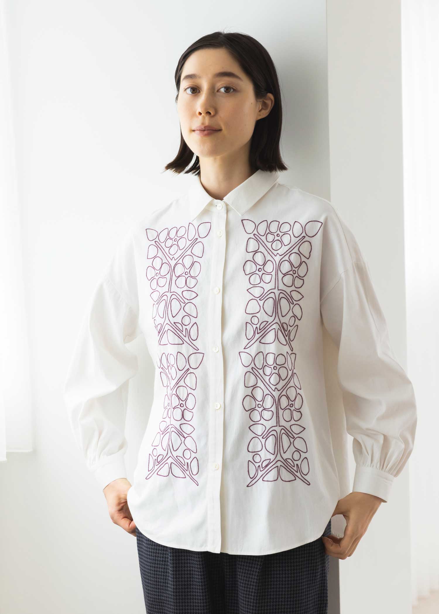 V&A 手織りオーガニックコットンコレット柄手刺繍ブラウス