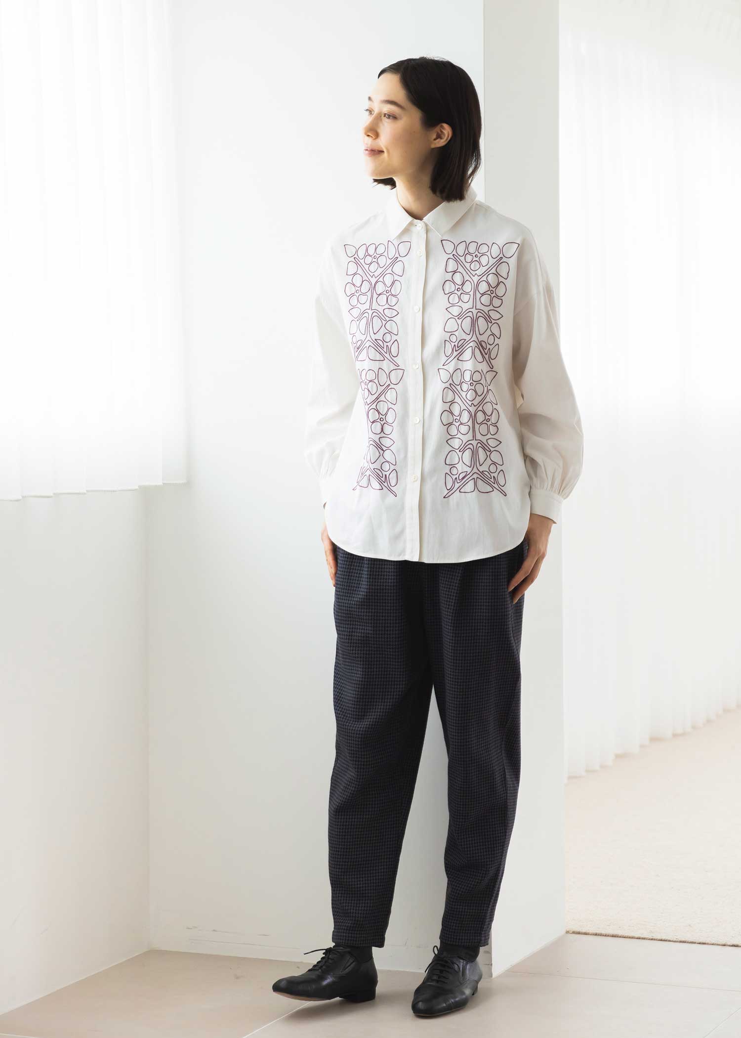 V&A 手織りオーガニックコットンコレット柄手刺繍ブラウス