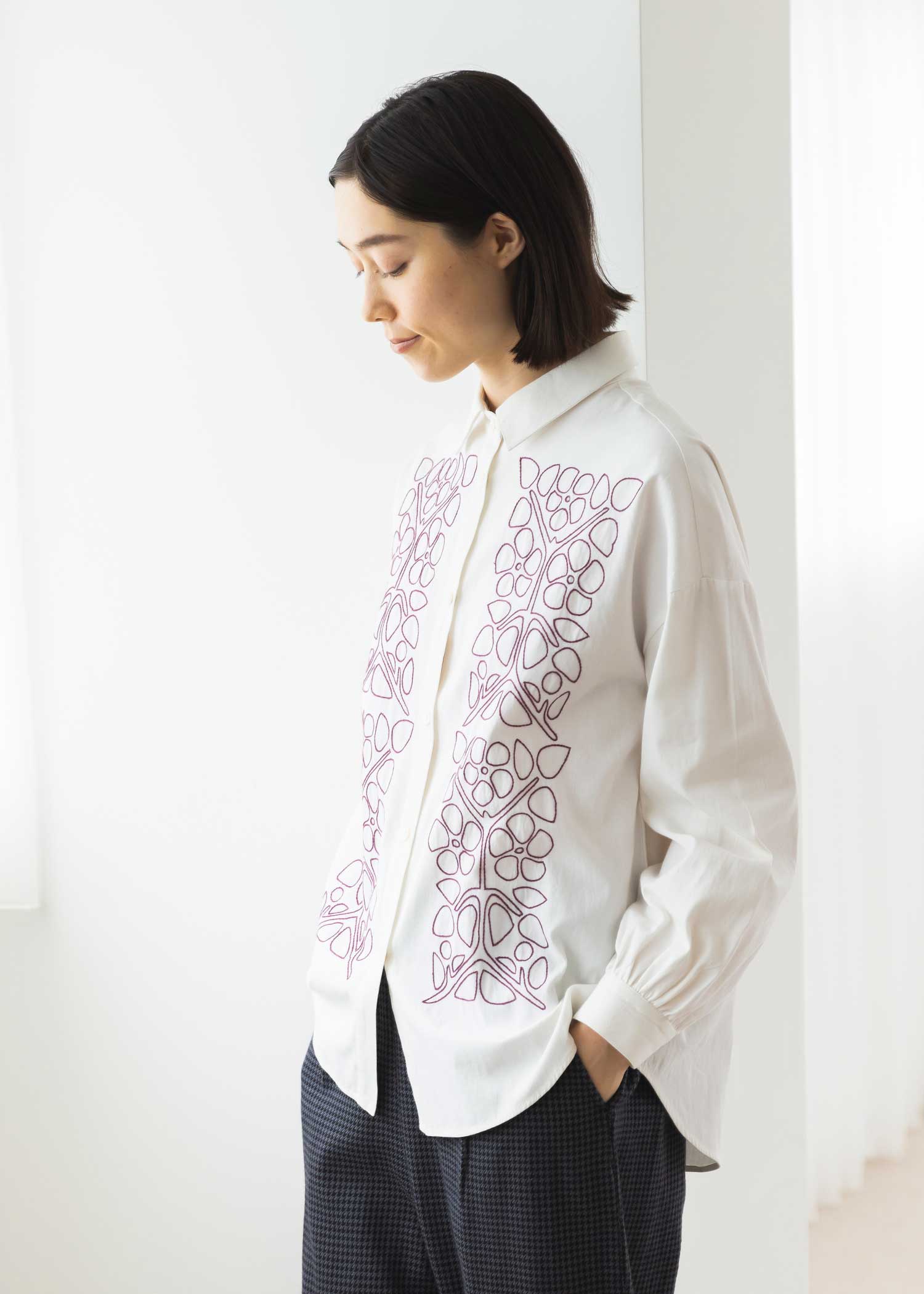 V&A 手織りオーガニックコットンコレット柄手刺繍ブラウス