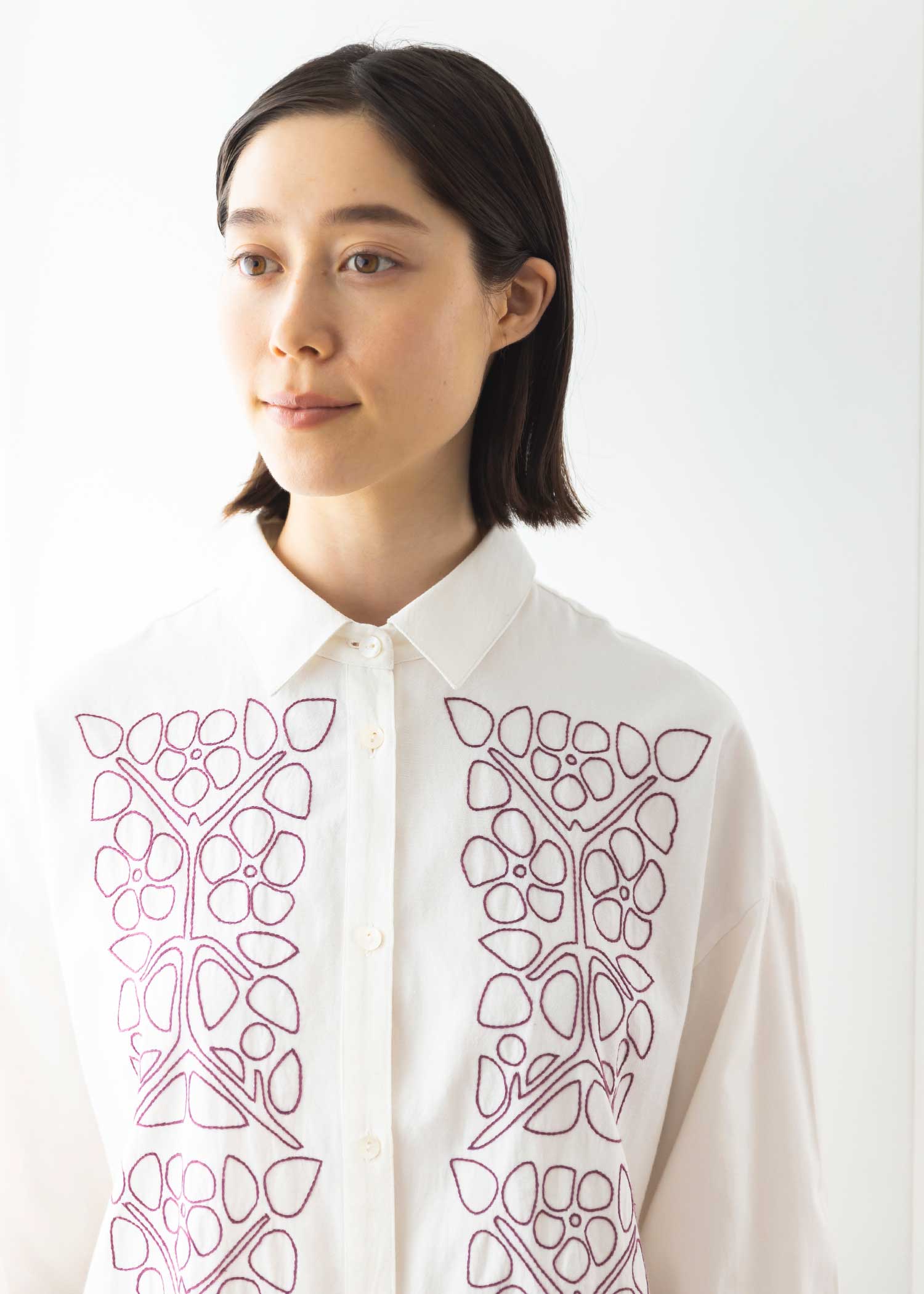 V&A 手織りオーガニックコットンコレット柄手刺繍ブラウス