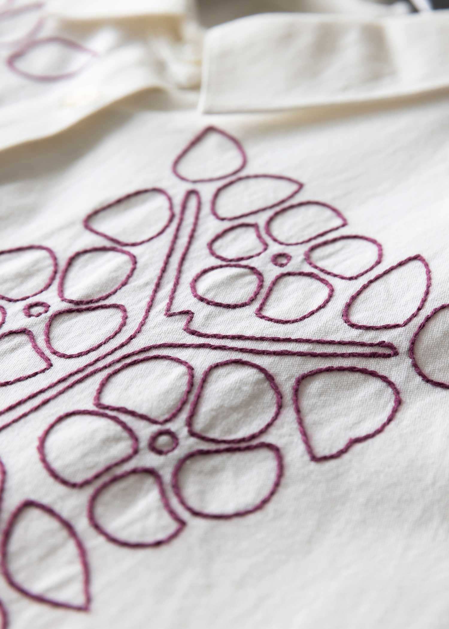 V&A 手織りオーガニックコットンコレット柄手刺繍ブラウス