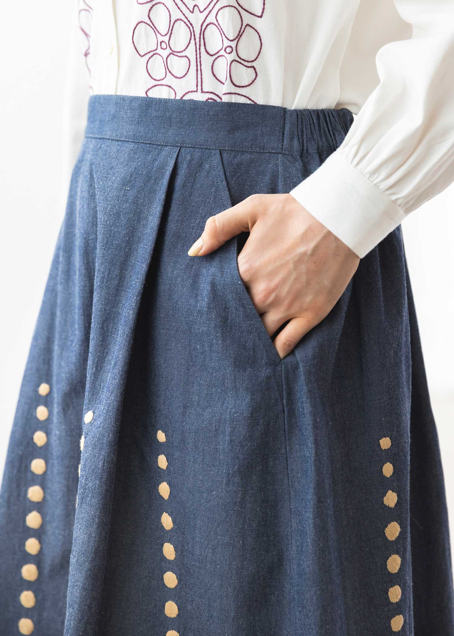 V&A 手織りオーガニックコットンコレット柄手刺繍スカート