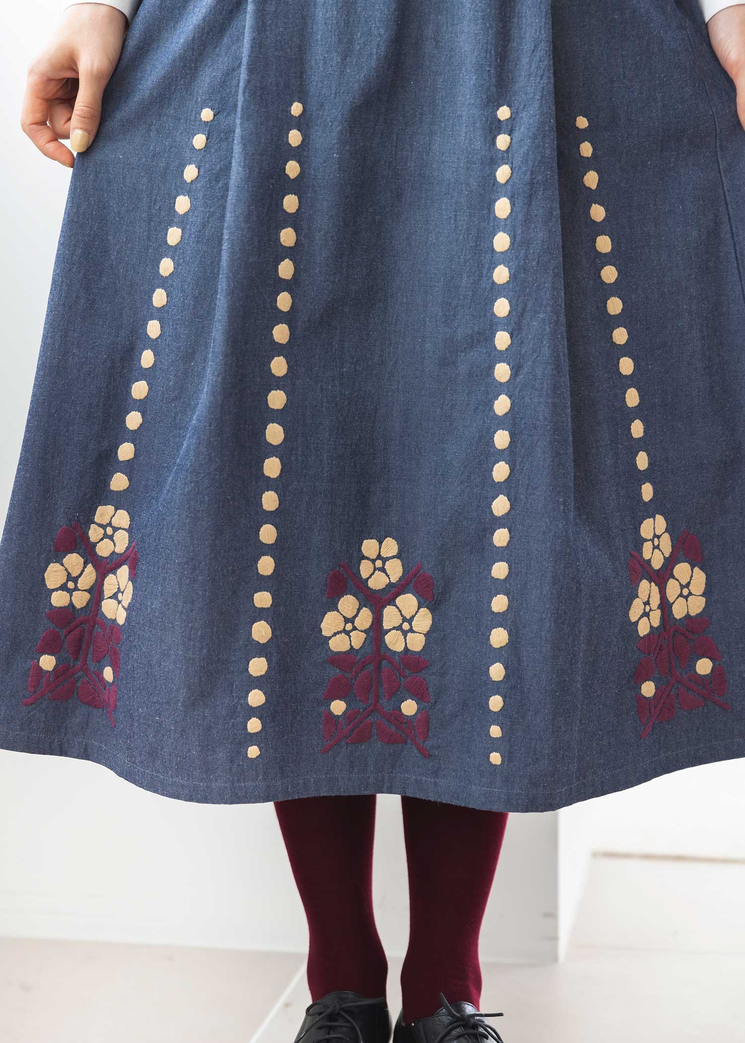 V&A 手織りオーガニックコットンコレット柄手刺繍スカート