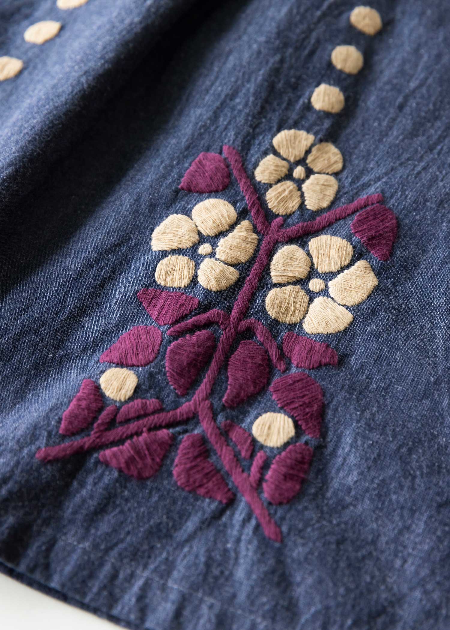 V&A 手織りオーガニックコットンコレット柄手刺繍スカート