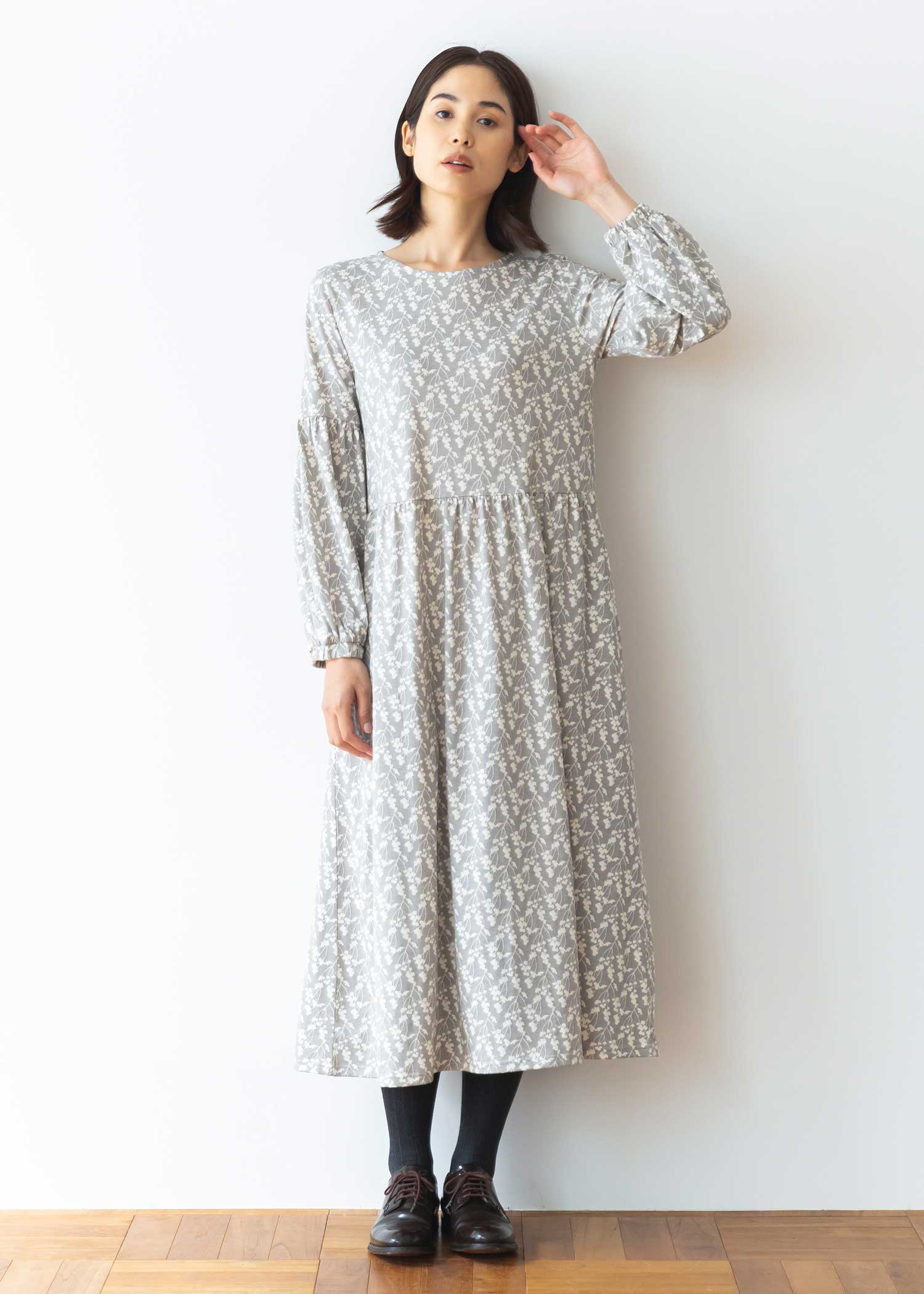 オーガニックコットン天竺ウィンターベリー柄ギャザースリーブワンピース