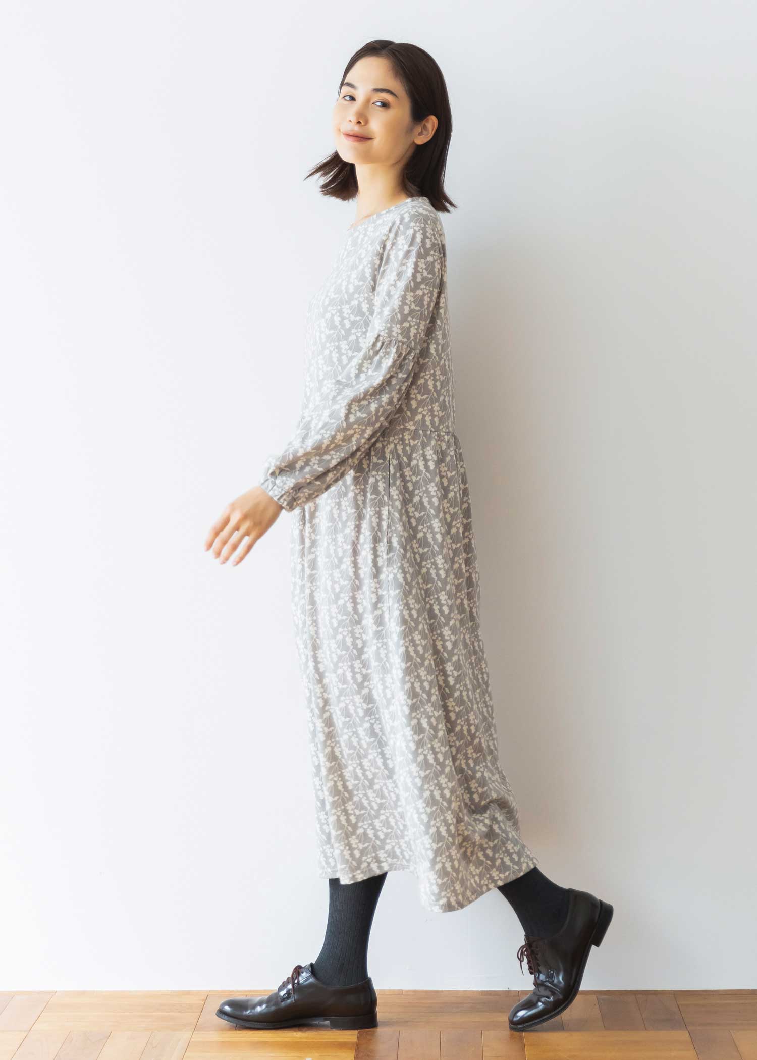 オーガニックコットン天竺ウィンターベリー柄ギャザースリーブワンピース