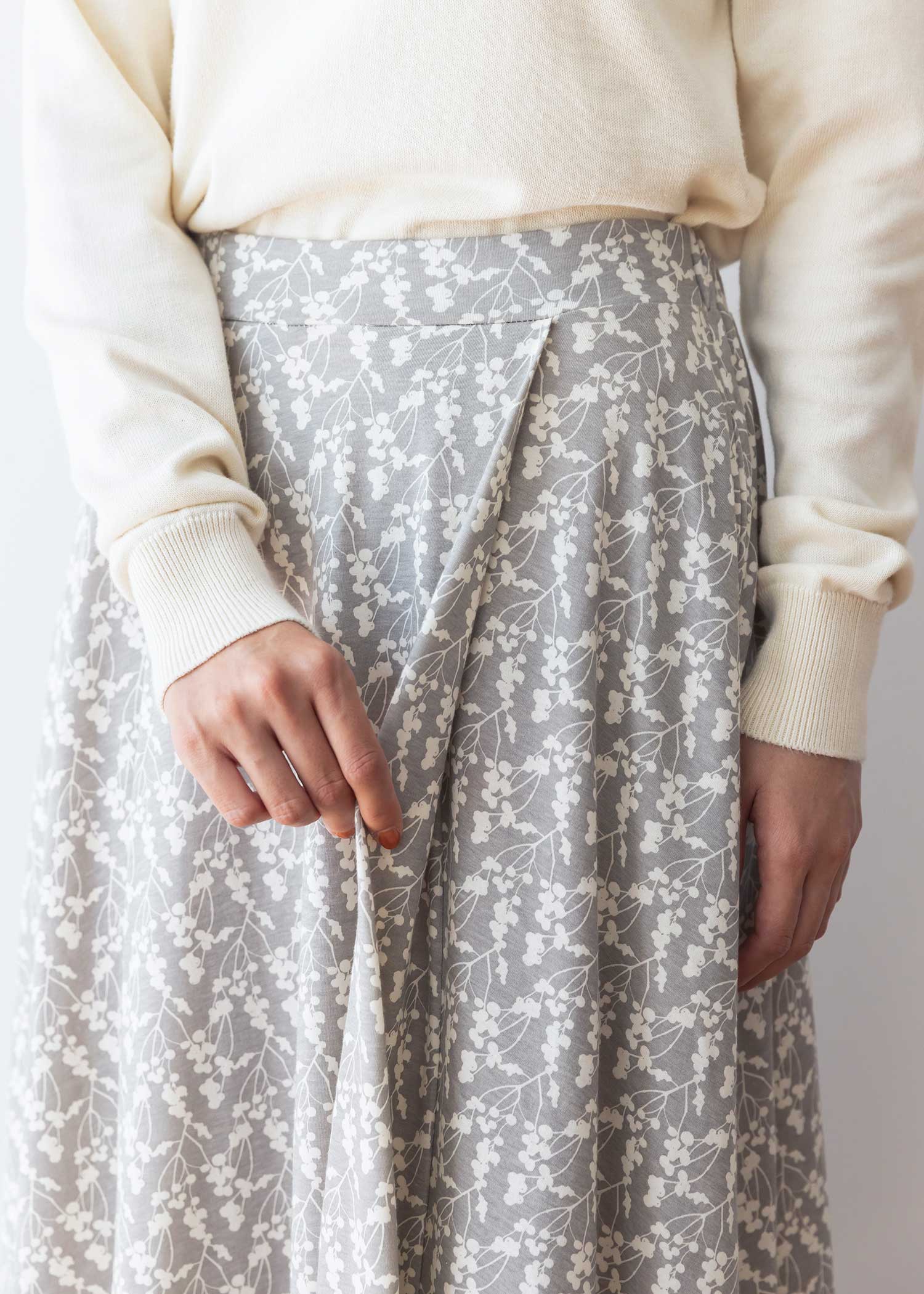 オーガニックコットン天竺ウィンターベリー柄タック&サーキュラースカート