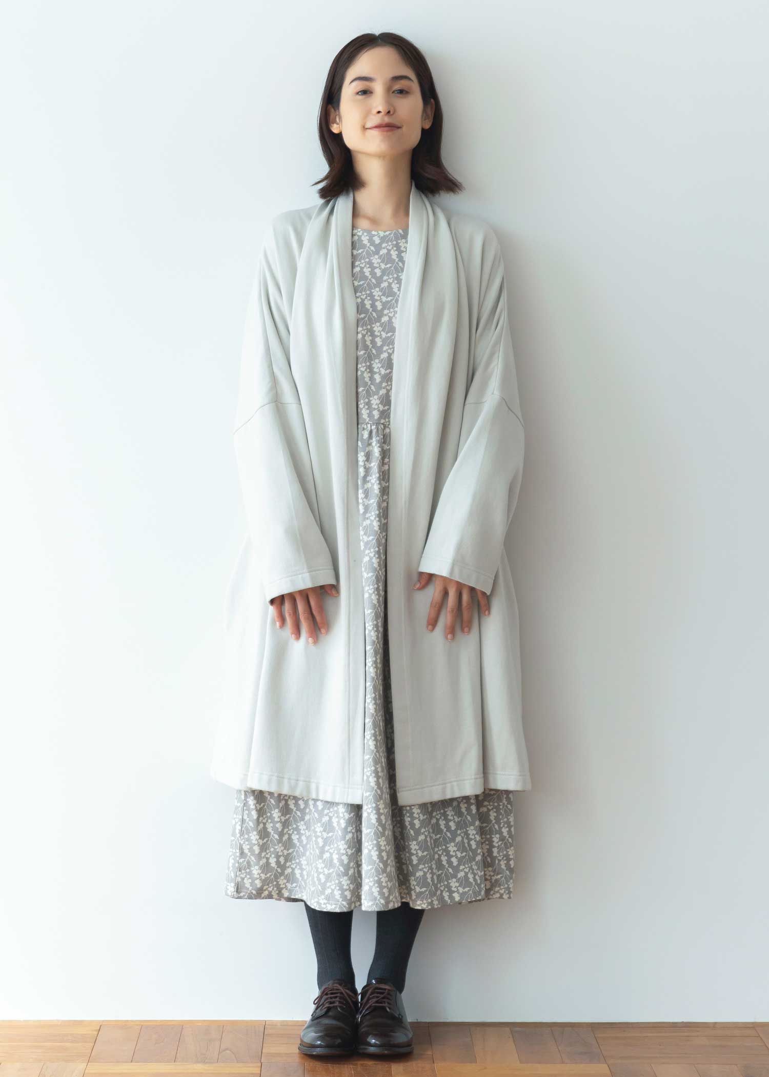 オーガニックコットン天竺ウィンターベリー柄ギャザースリーブワンピース