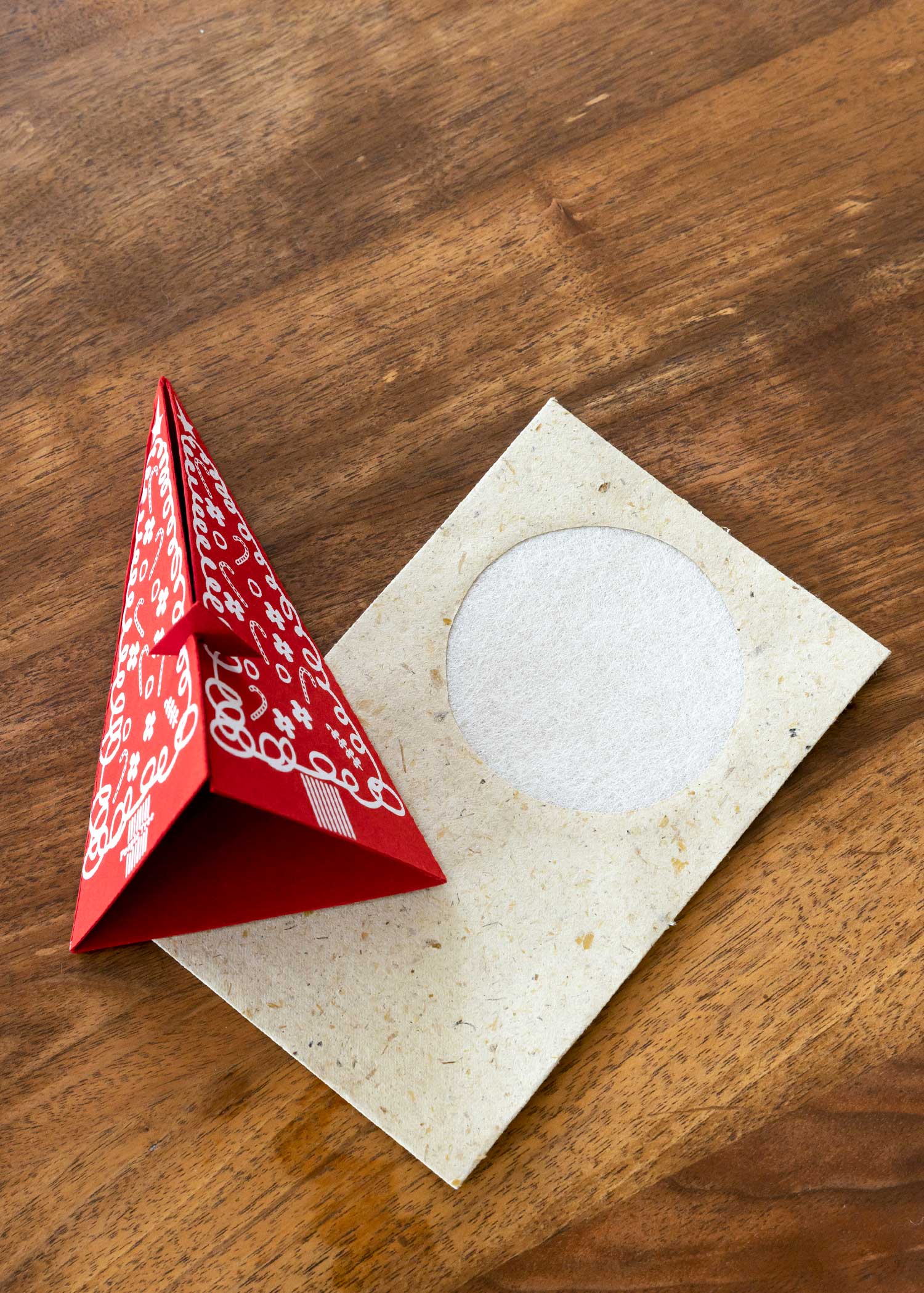 手漉き紙の組み立てクリスマスツリーカード