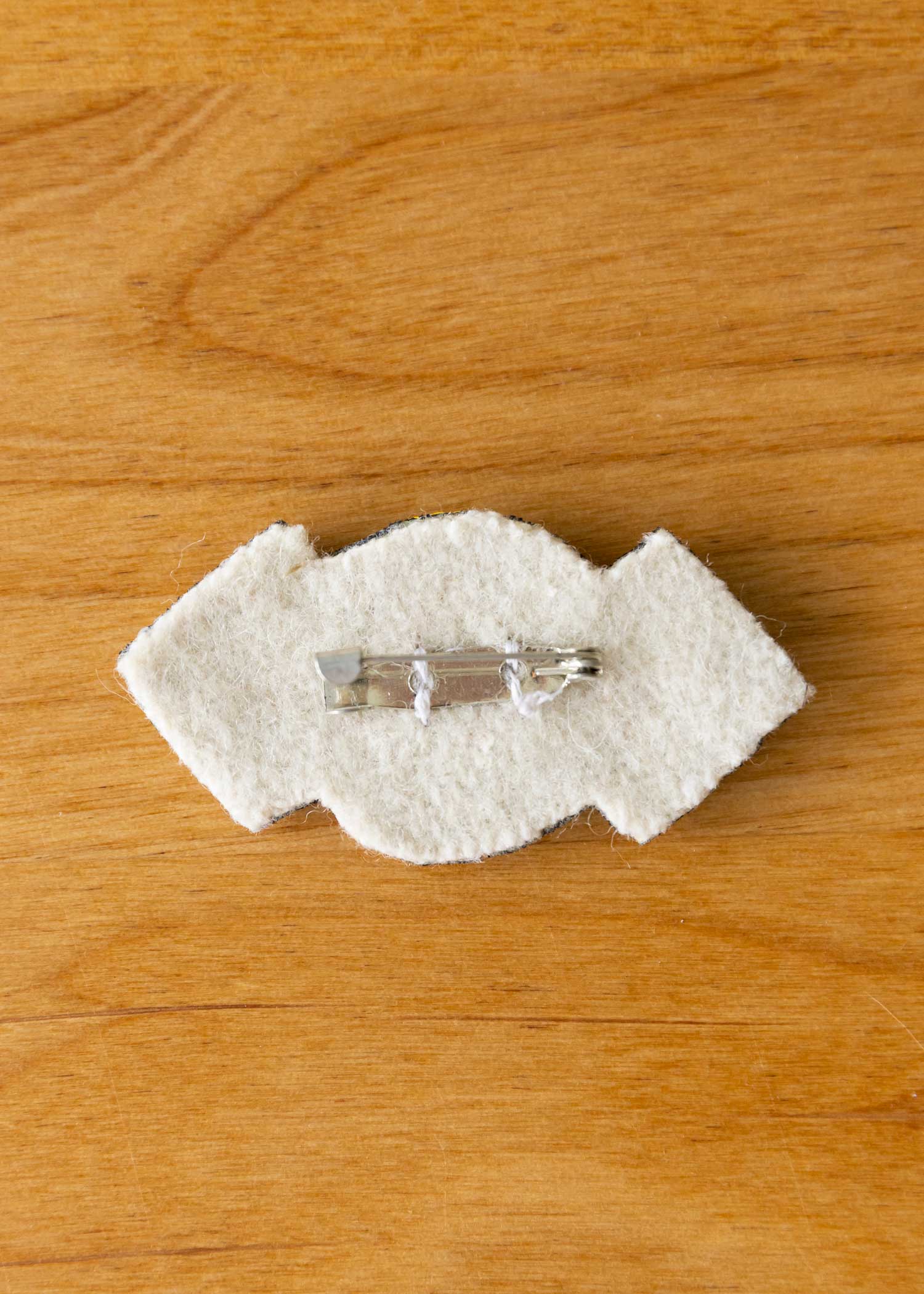 シードビーズスクエア&サークルブローチ