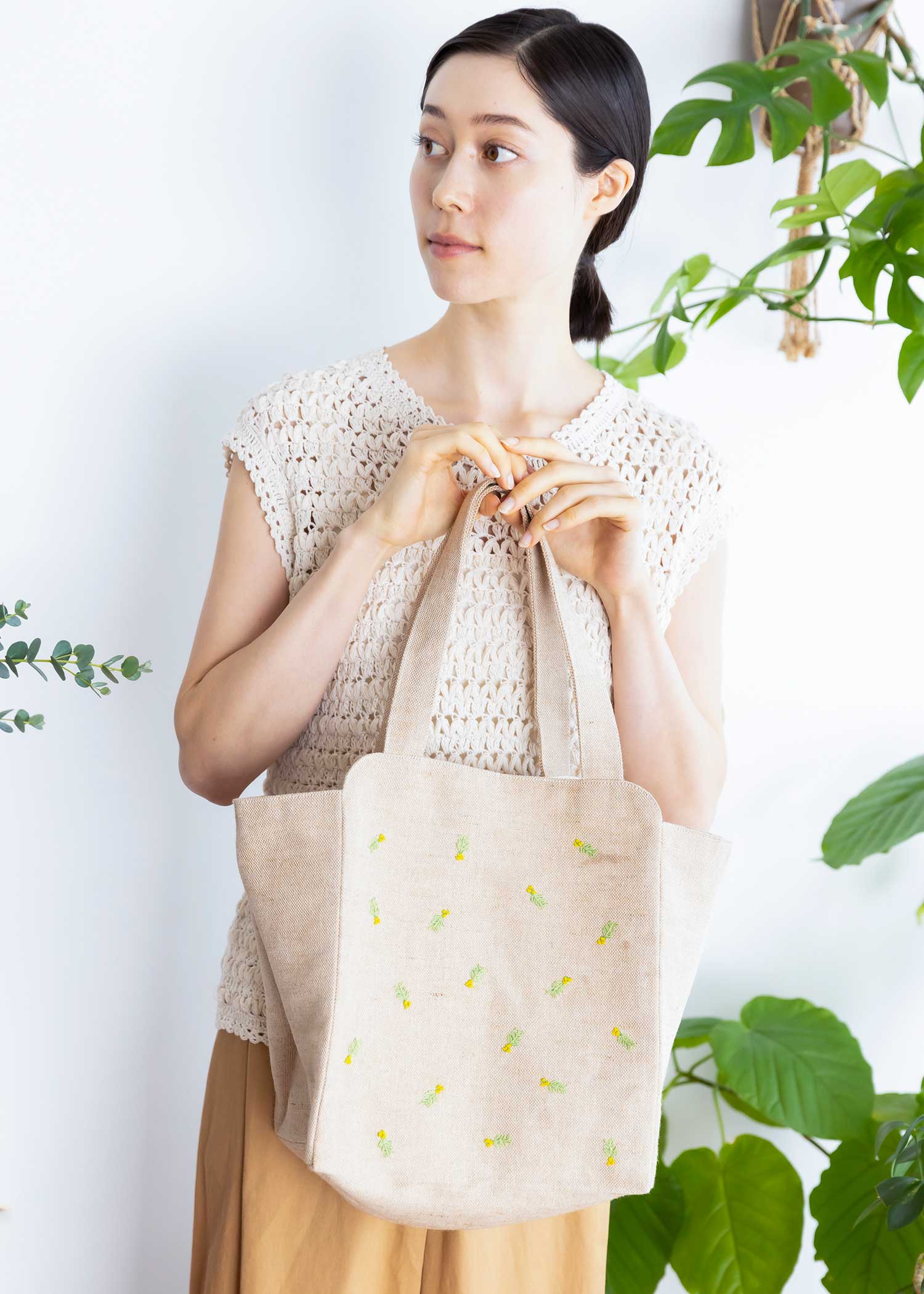 手刺繍バッグ ミモザ