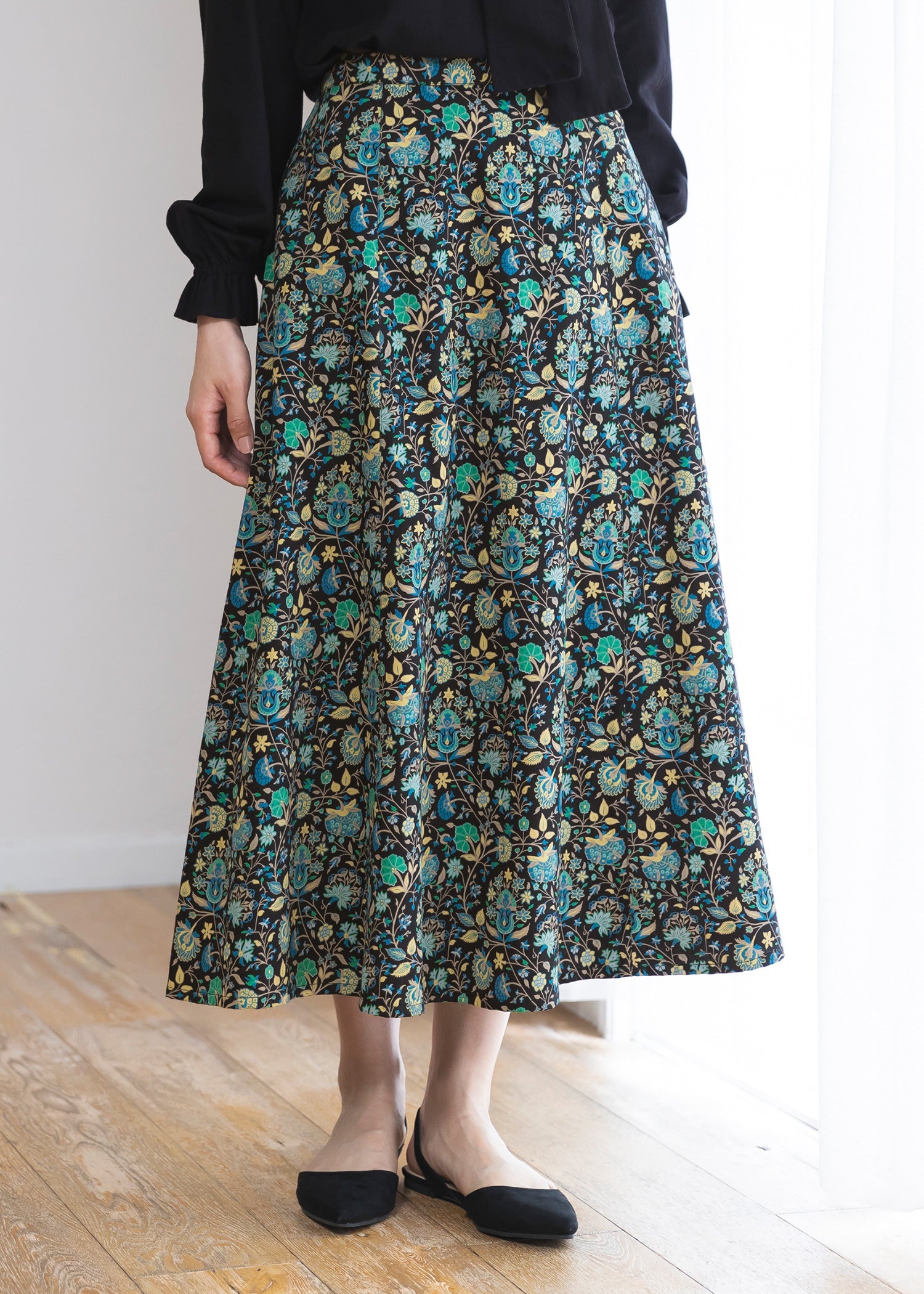 V＆A オーガニックコットンサテンフレアスカート ヤスミン柄