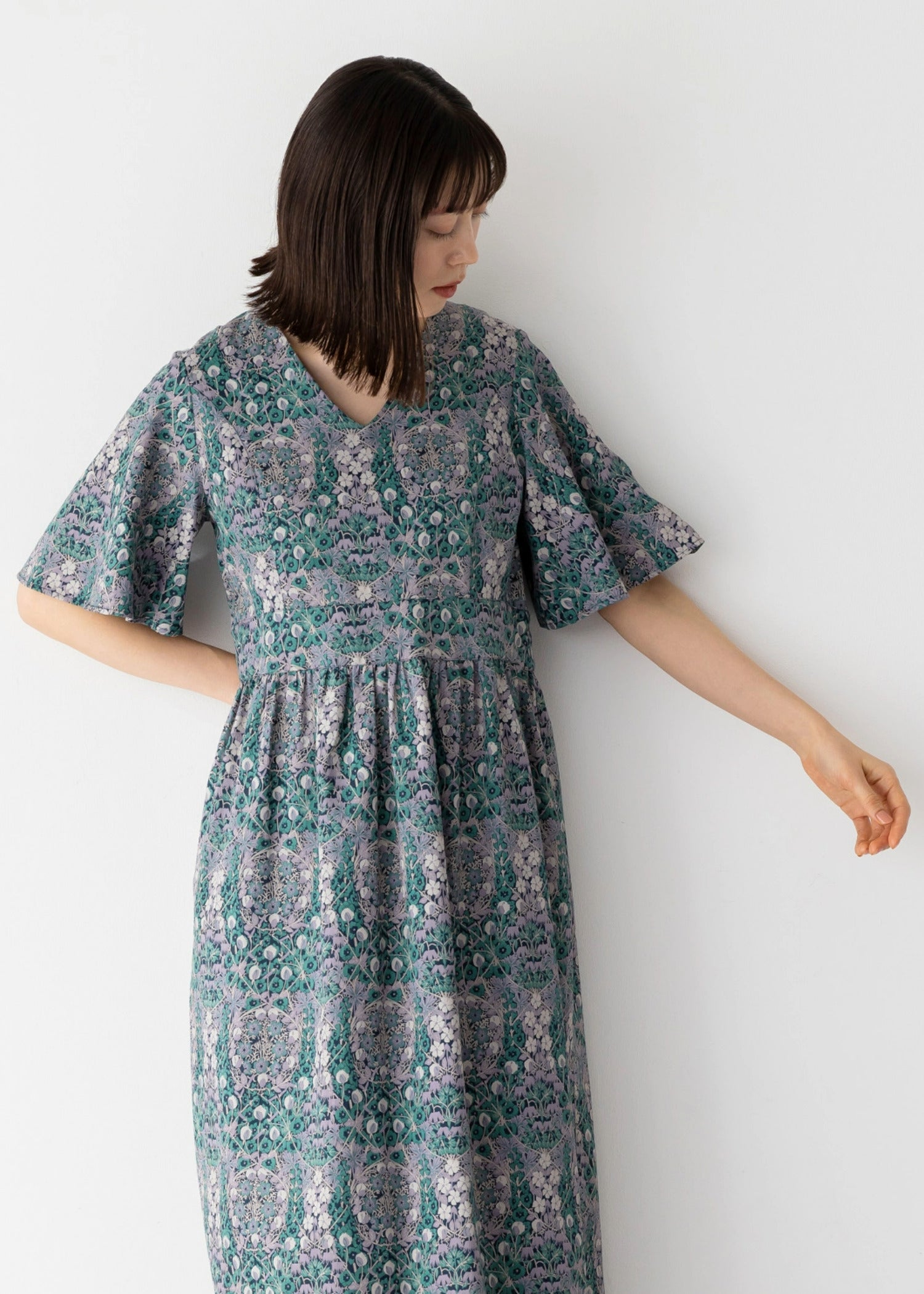 V&A オーガニックコットンサテンロングワンピース コロンバイン柄