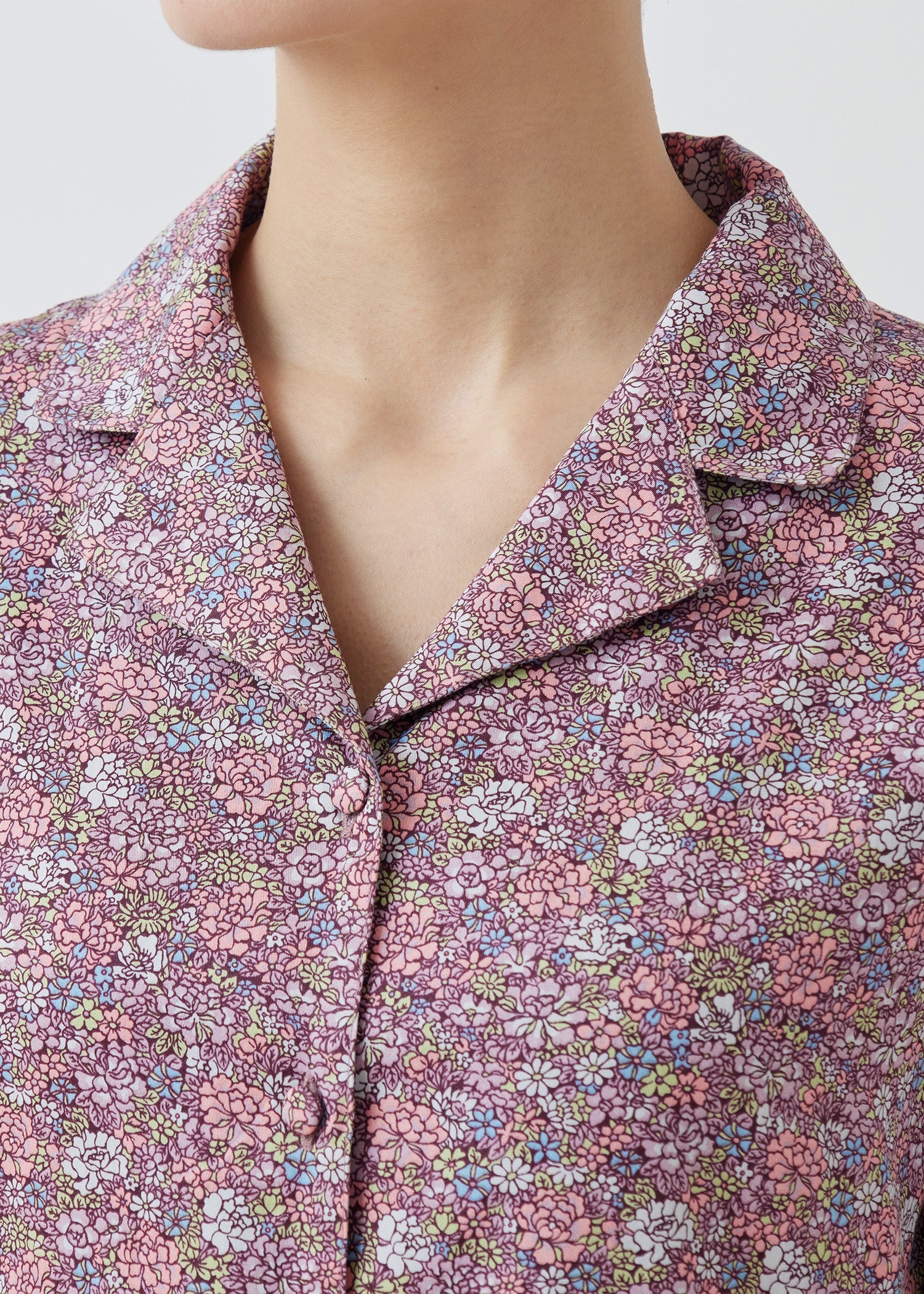 V&A オーガニックコットンサテンシャツワンピース フローラリア柄