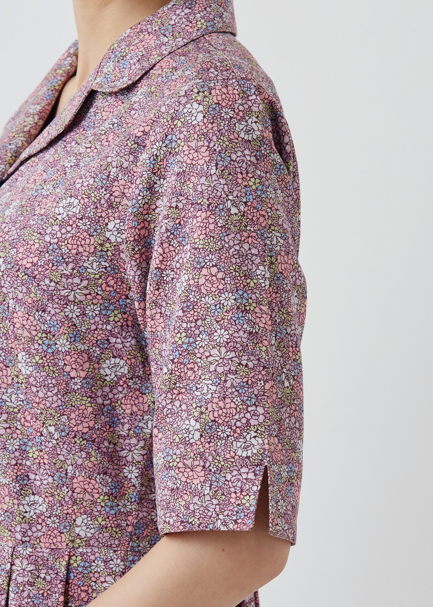 V&A オーガニックコットンサテンシャツワンピース フローラリア柄