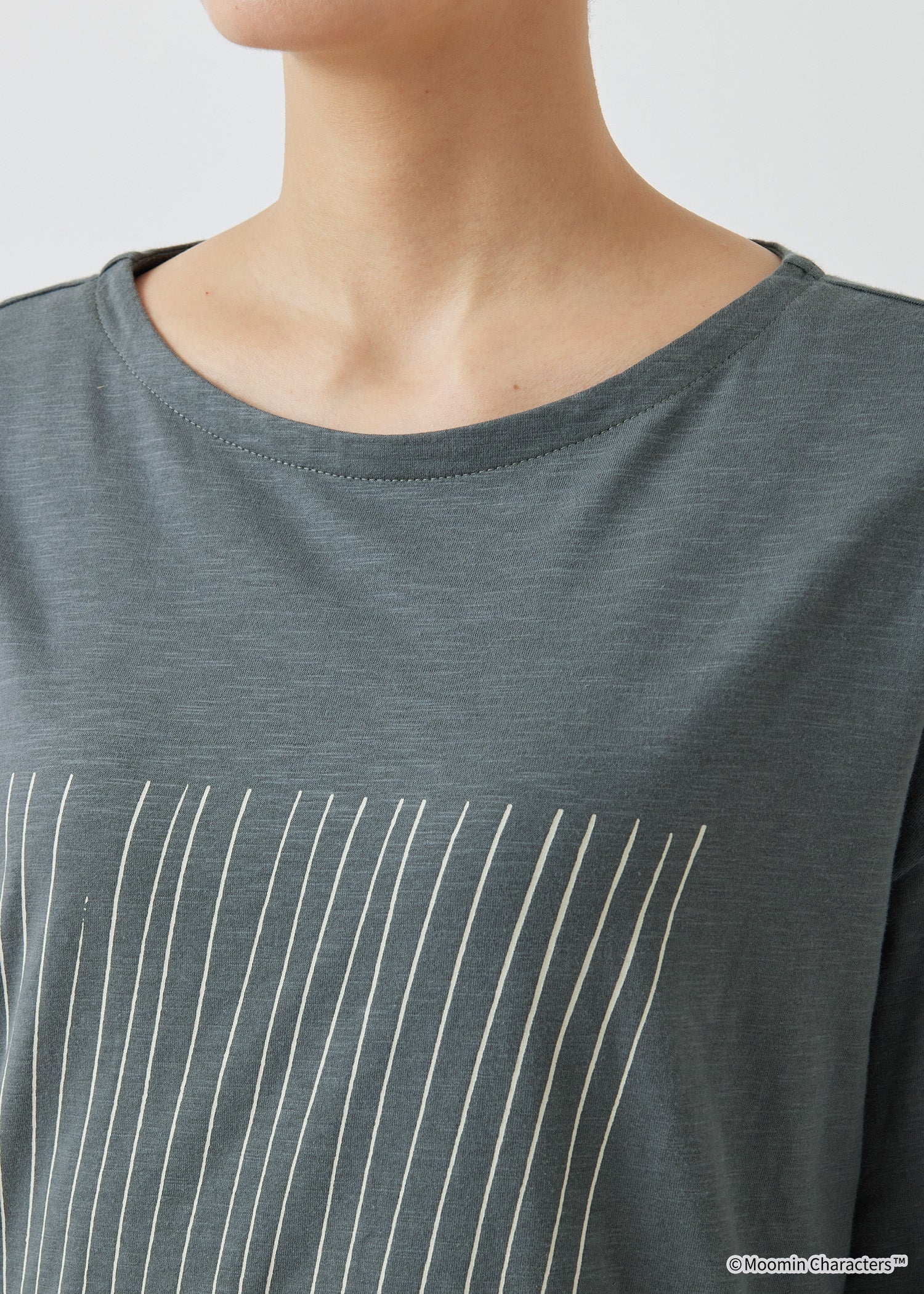 ムーミン オーガニックコットンビッグTシャツ・スコールにあわてるムーミンたち